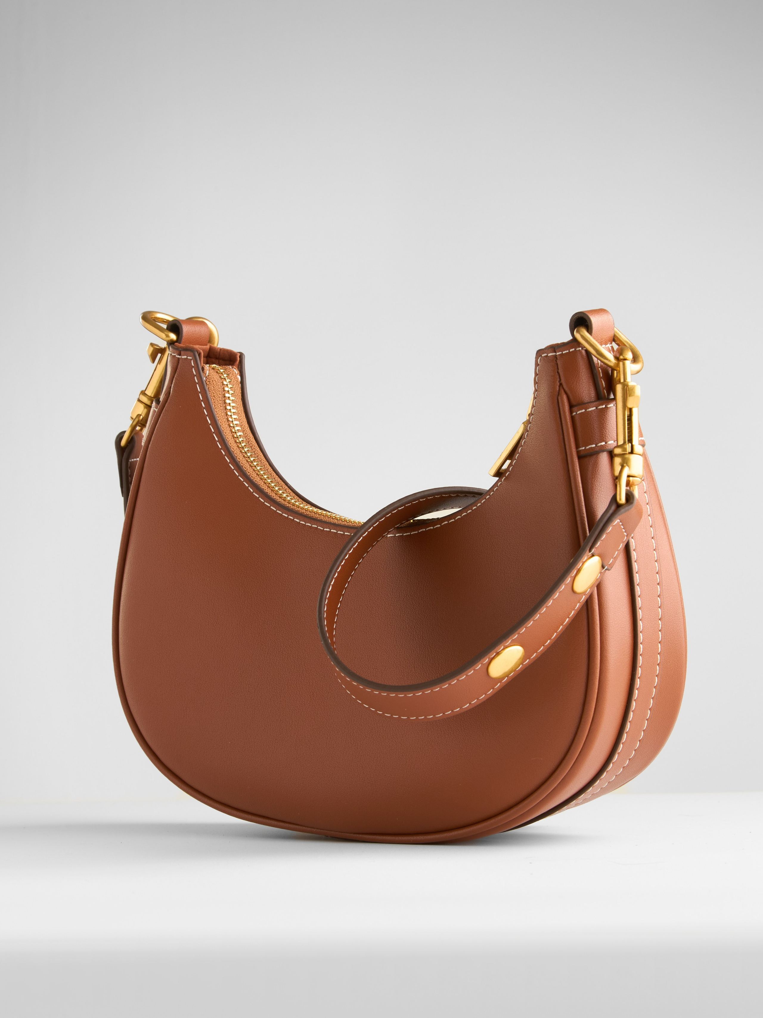 Сумки и кошельки. Предметная фотосъемка в Алматы. Предметный фотограф для маркетплейстов Артур Ахмадиев