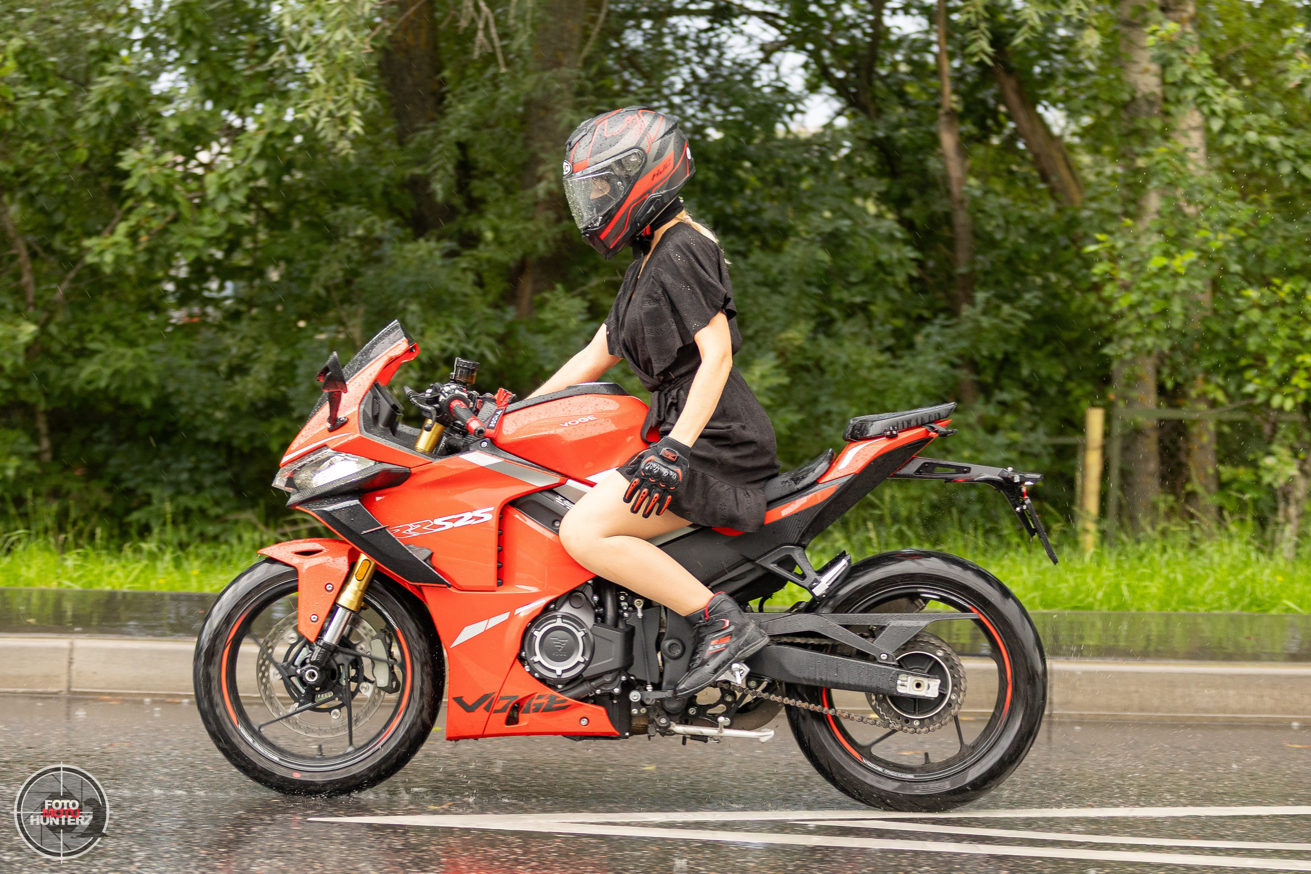 Мотоциклы на улицах города. Фотограф Ольга Гирусова «Пантерочка» Москва