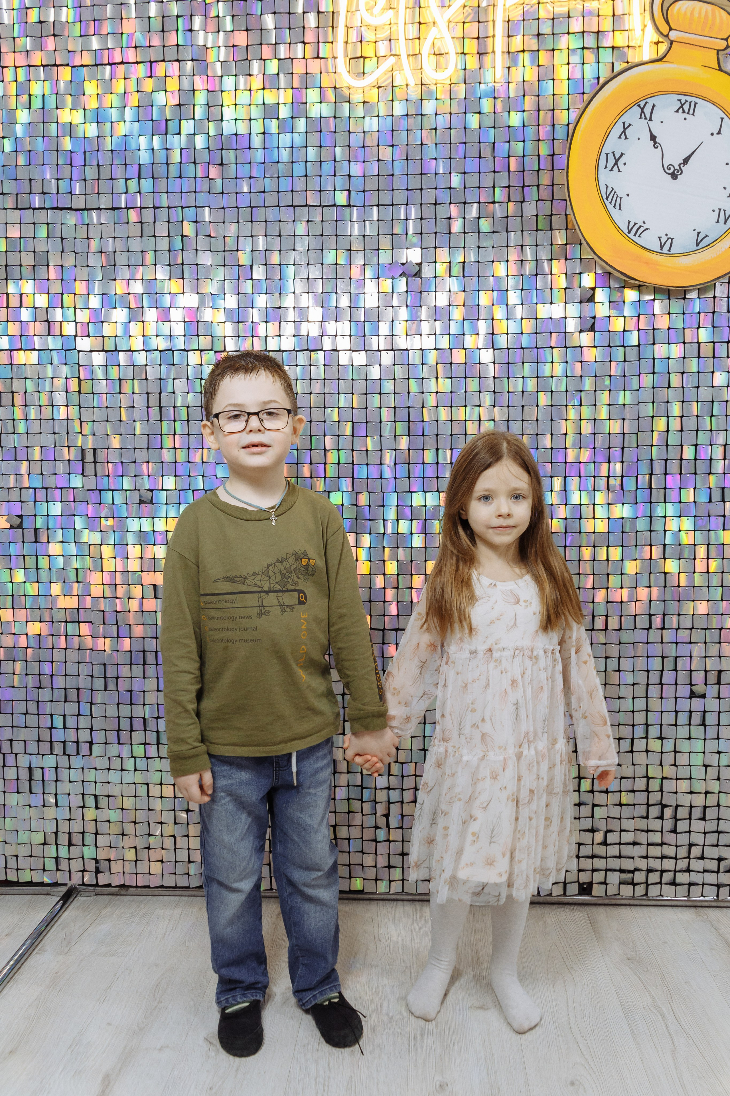 Олеся празднует свое 6 летие в компании Алисы, Чеширского кота и друзей. Событийный фотограф Максим Бескоровайновнов