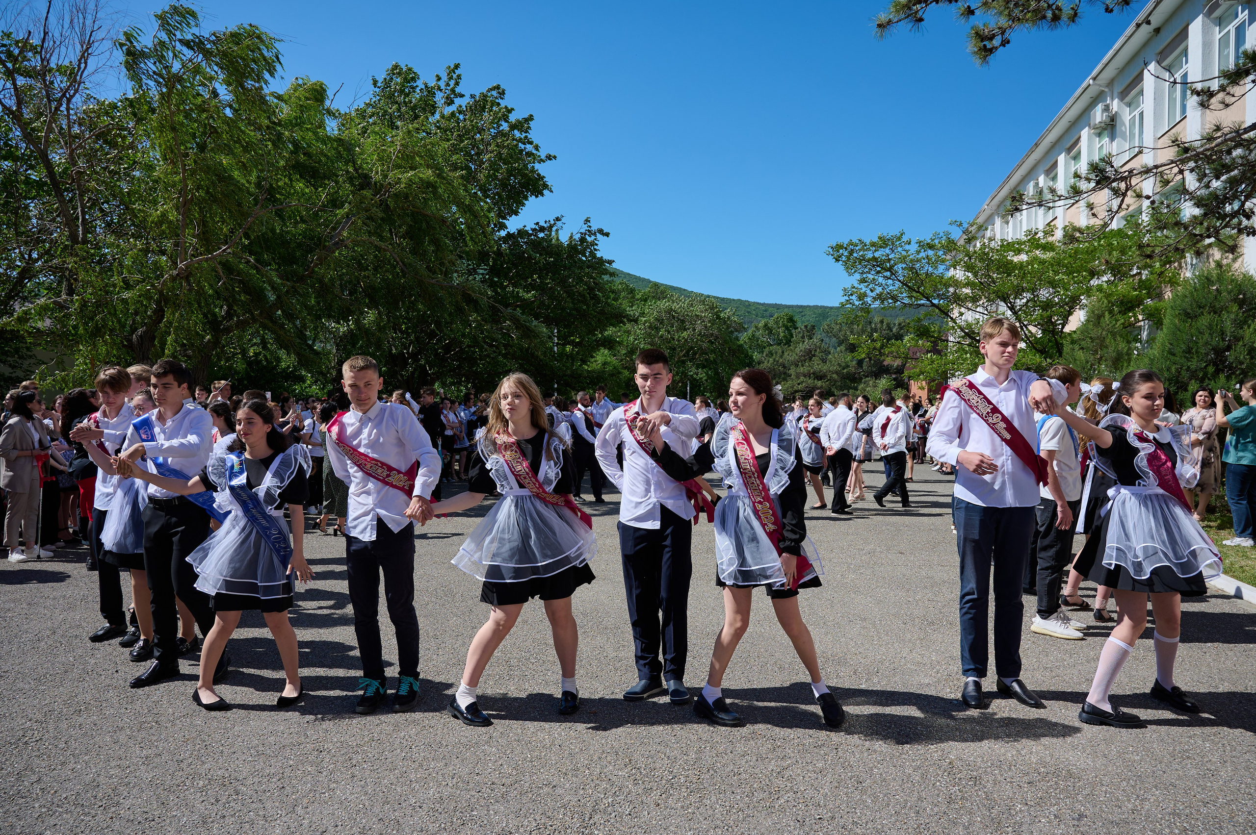 Последний звонок. Жизнь курорта Кабардинка в фотографиях