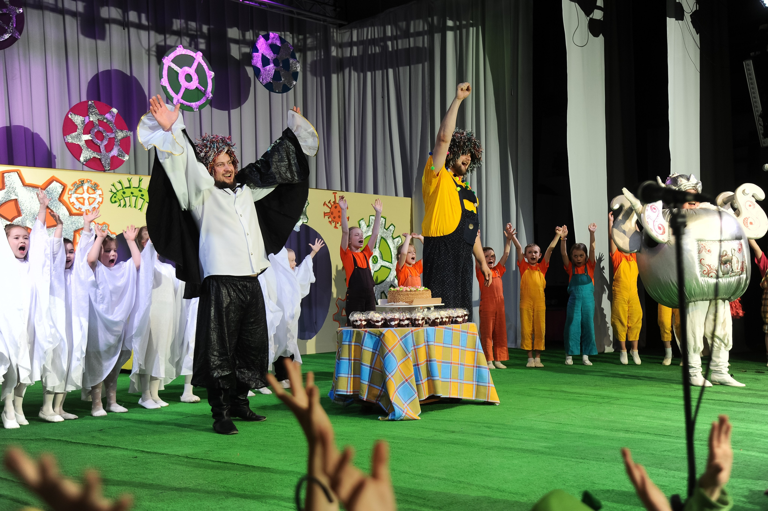 Выпускной 2025, детский центр «Самовар». Фотограф Олег Юршевич Солигорск Минск