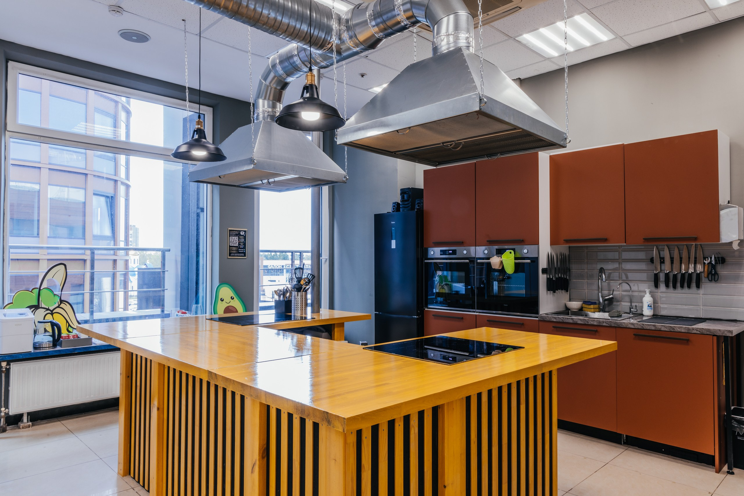 Интерьер Кулинарной, Гончарной, Стрелковой студии. Фотограф Алексей Солопов