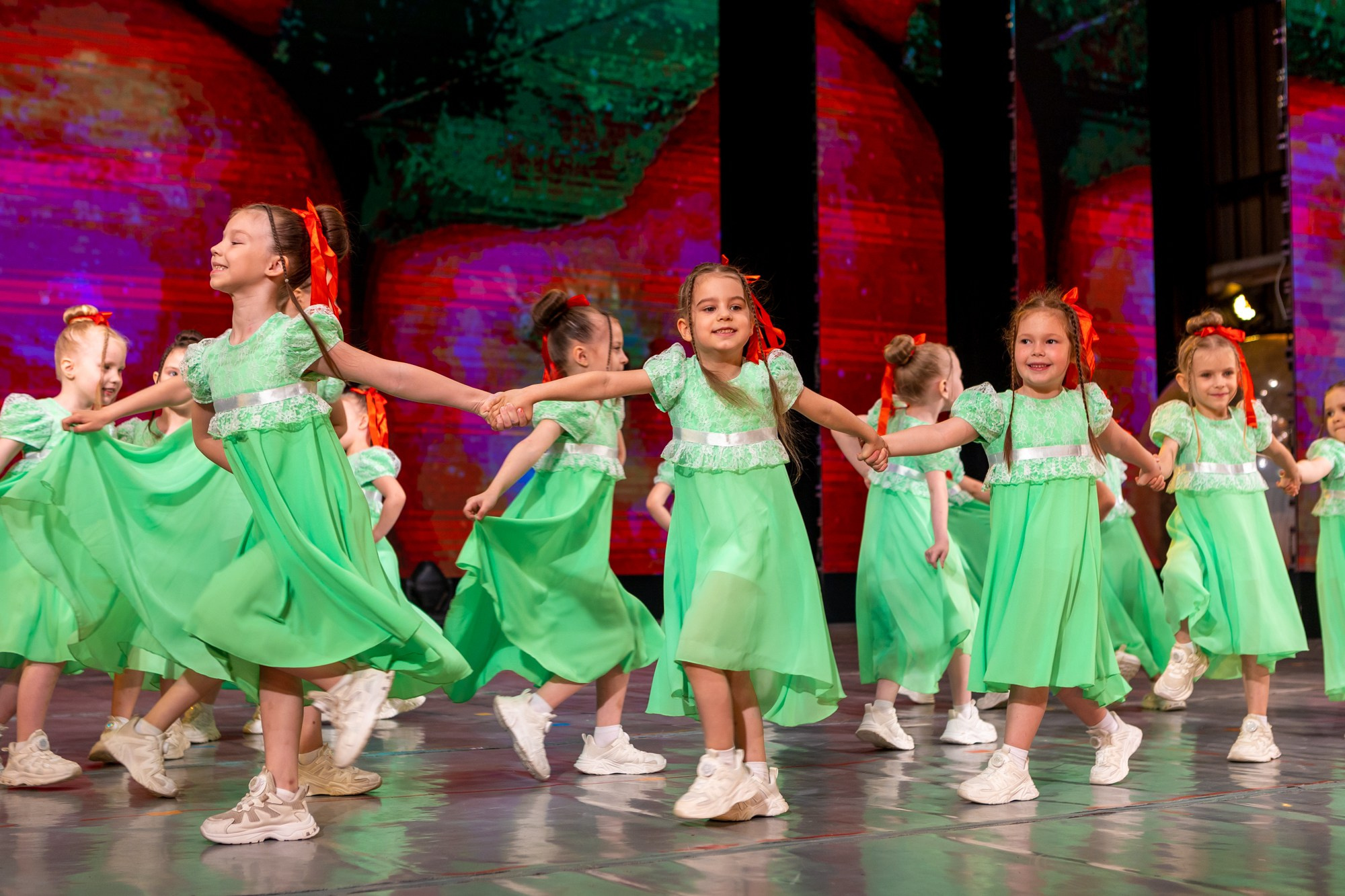 Отчетный концерт Заслуженного коллектива РФ «Жемчужинка» в Оренбурге, ДК «Россия», 2025 г. Фотограф в Оренбурге. Профессиональный фотограф