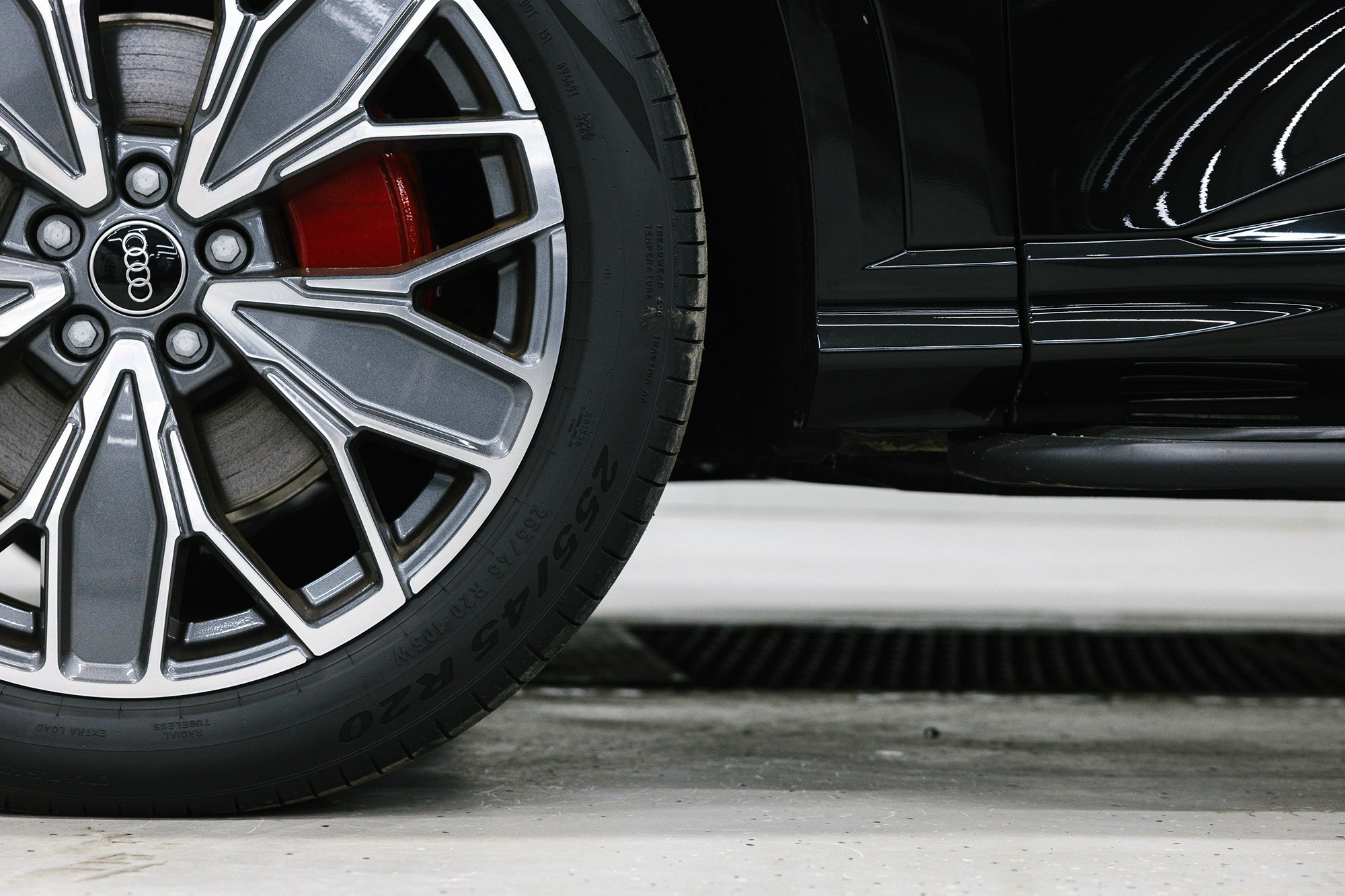 Audi Q5  40 TFSI 2.0 S tronic (204 л. с.). Автосалон «Х-Авто»