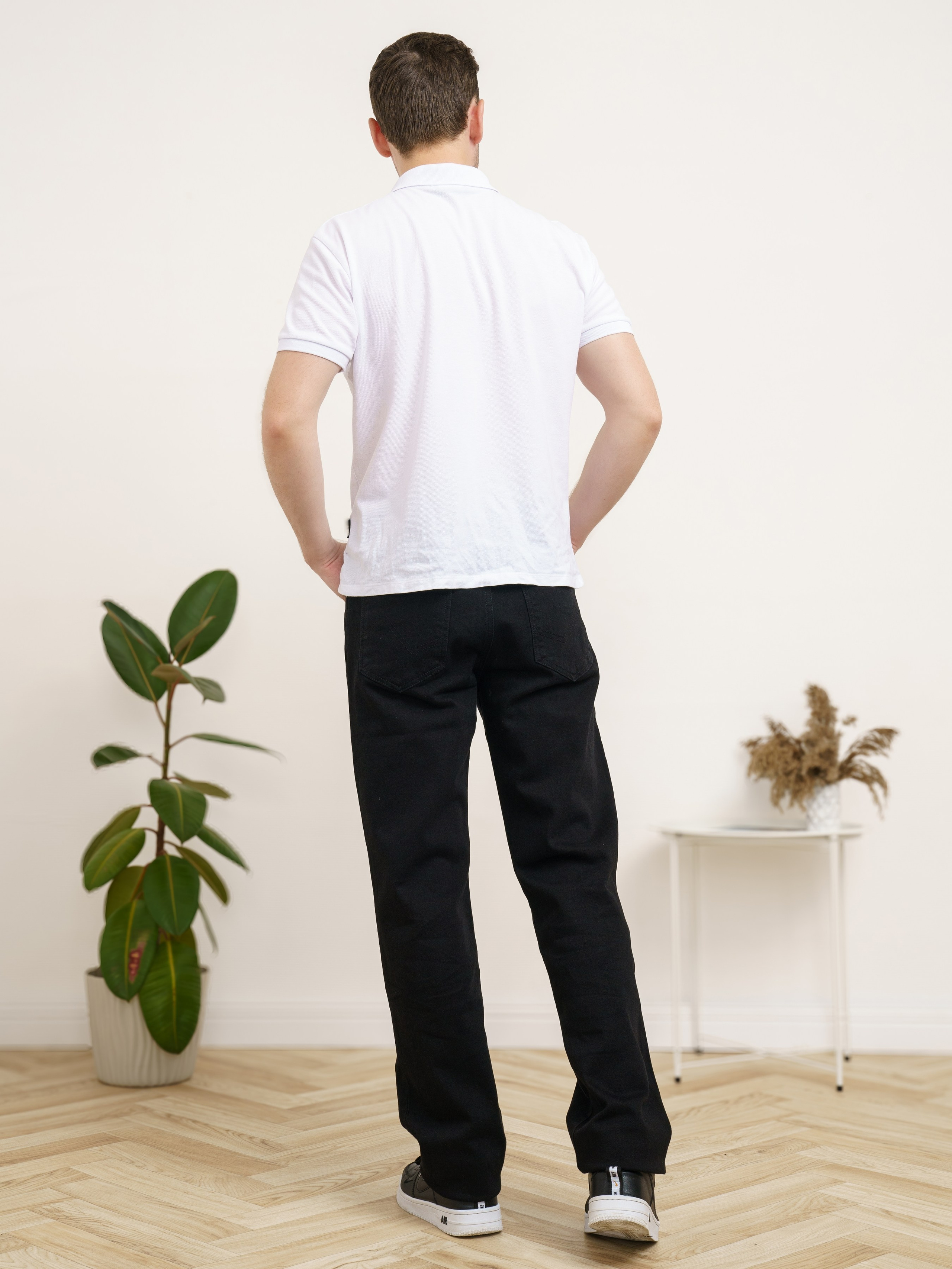 Джинсы, модель Алексей. KED Production — продакшн из СПб. Создаём фото, видео и контент, который помогает брендам и селлерам продавать больше