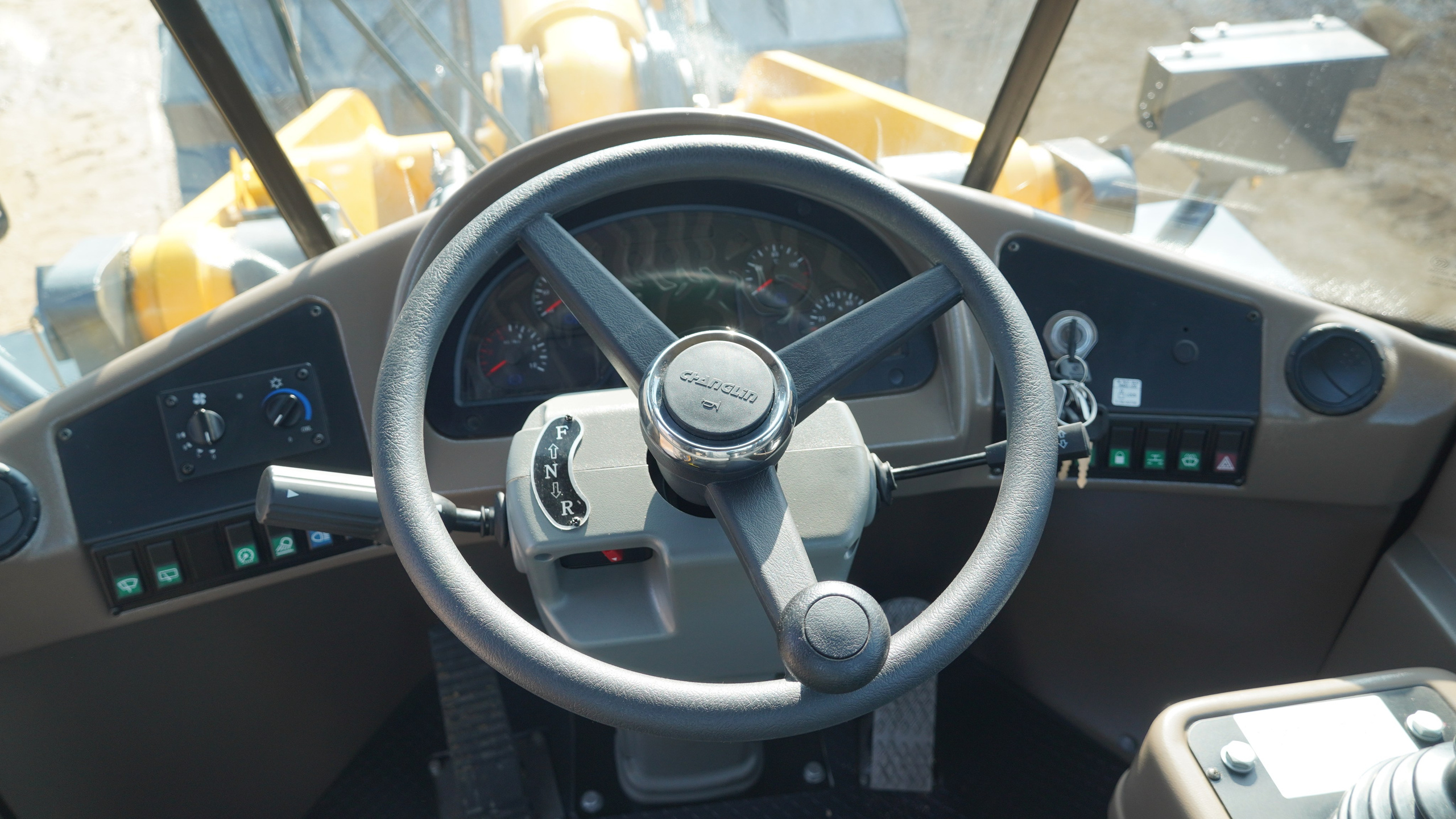 Фото фронт. погр. 966. Продажа и обслуживание грузовой техники и спецтехники в г. Новосибирск компания СТИ