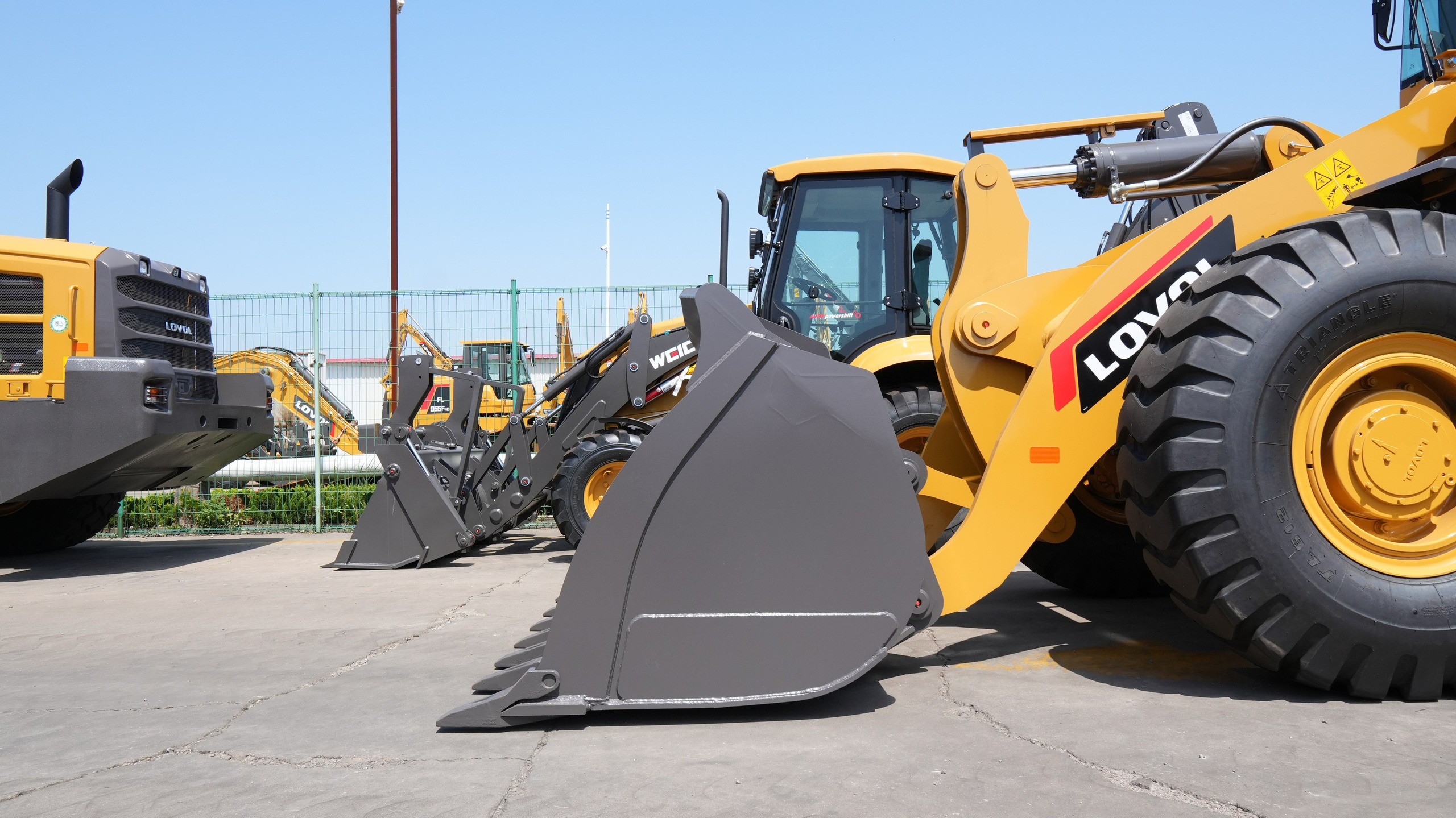 Фото фронт. погр. Weheavy WL855K. Продажа и обслуживание грузовой техники и спецтехники в г. Новосибирск компания СТИ