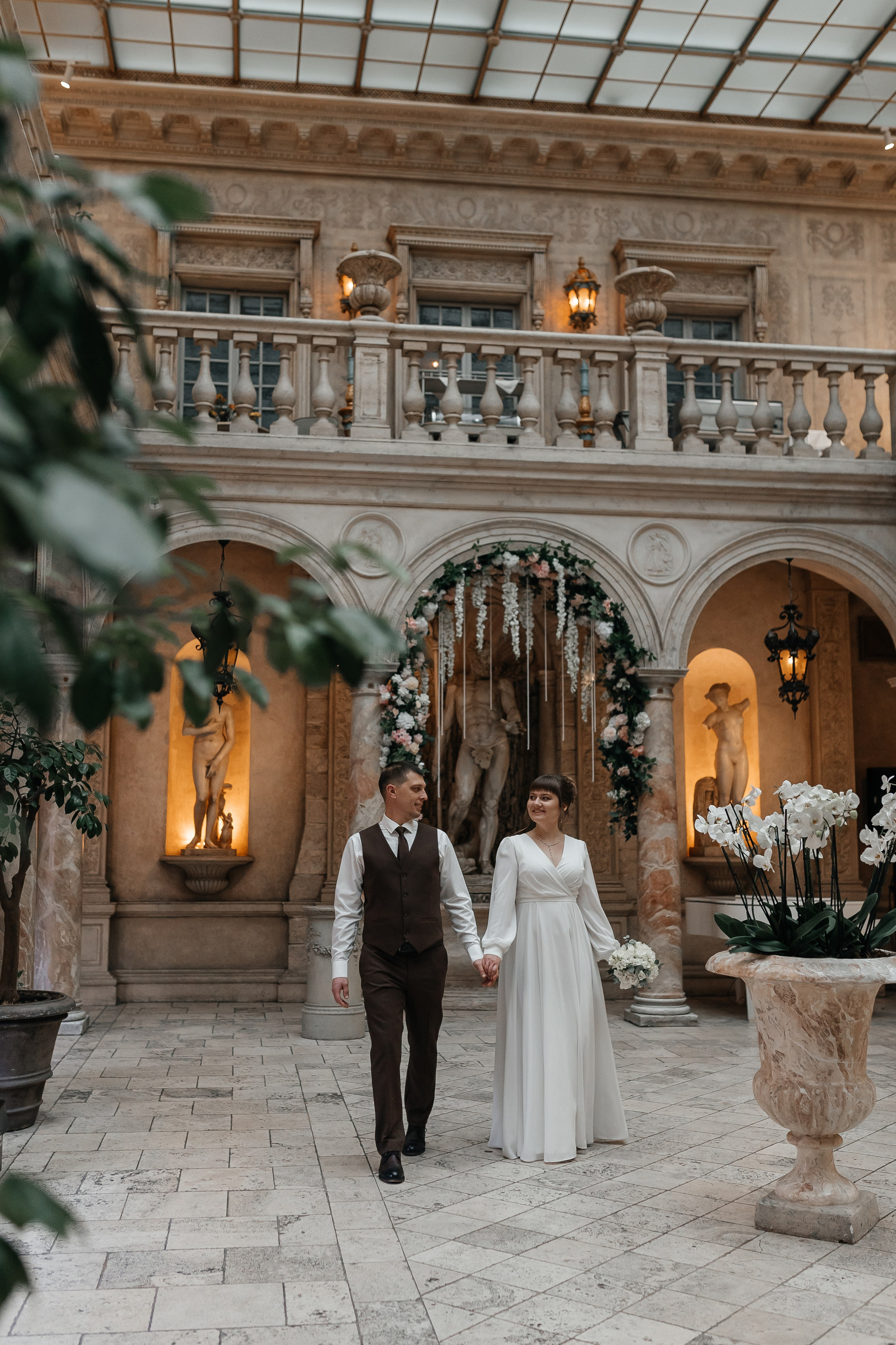 Свадебная фотосессия в ресторане Турандот. Свадебный фотограф в Москве Дарья Олендарёва