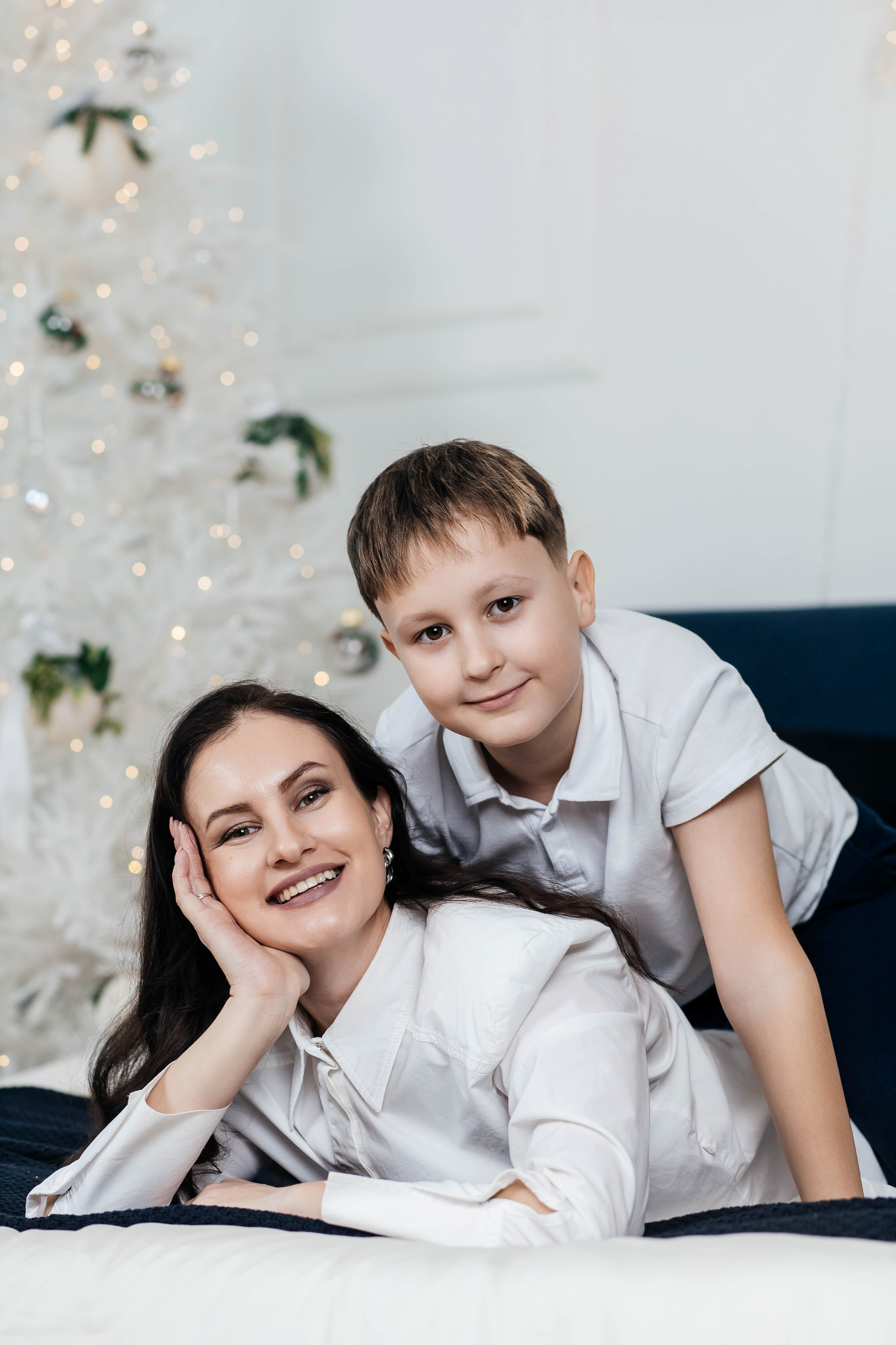 Семейная фотосессия большой семьи НГ 2026. Женский фотограф в Оренбурге Ирина Заводчикова