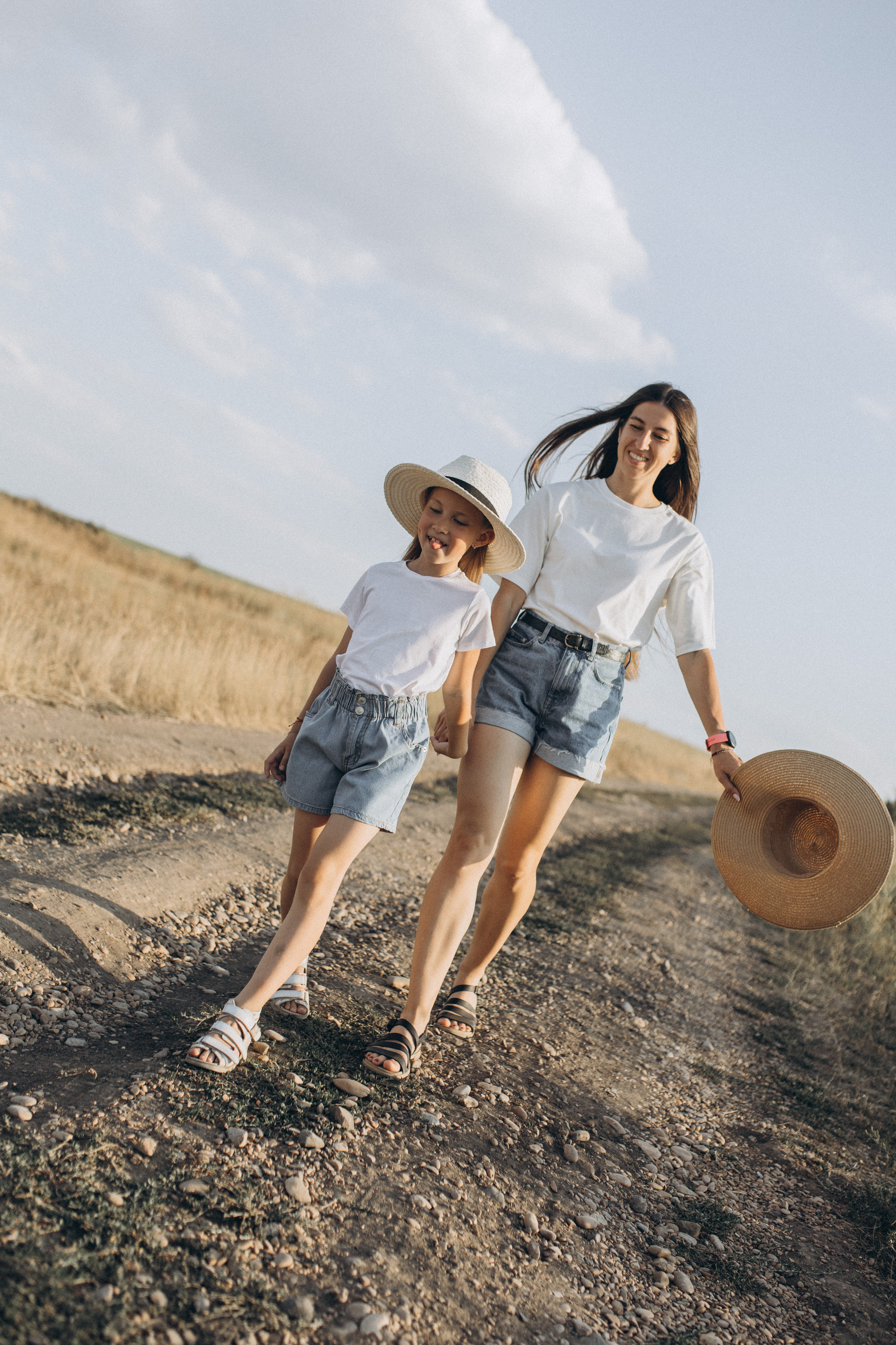 Фотосессия на закате Яна и Аня. Семейный, детский, свадебный фотограф в Георгиевске Дарья Домникова