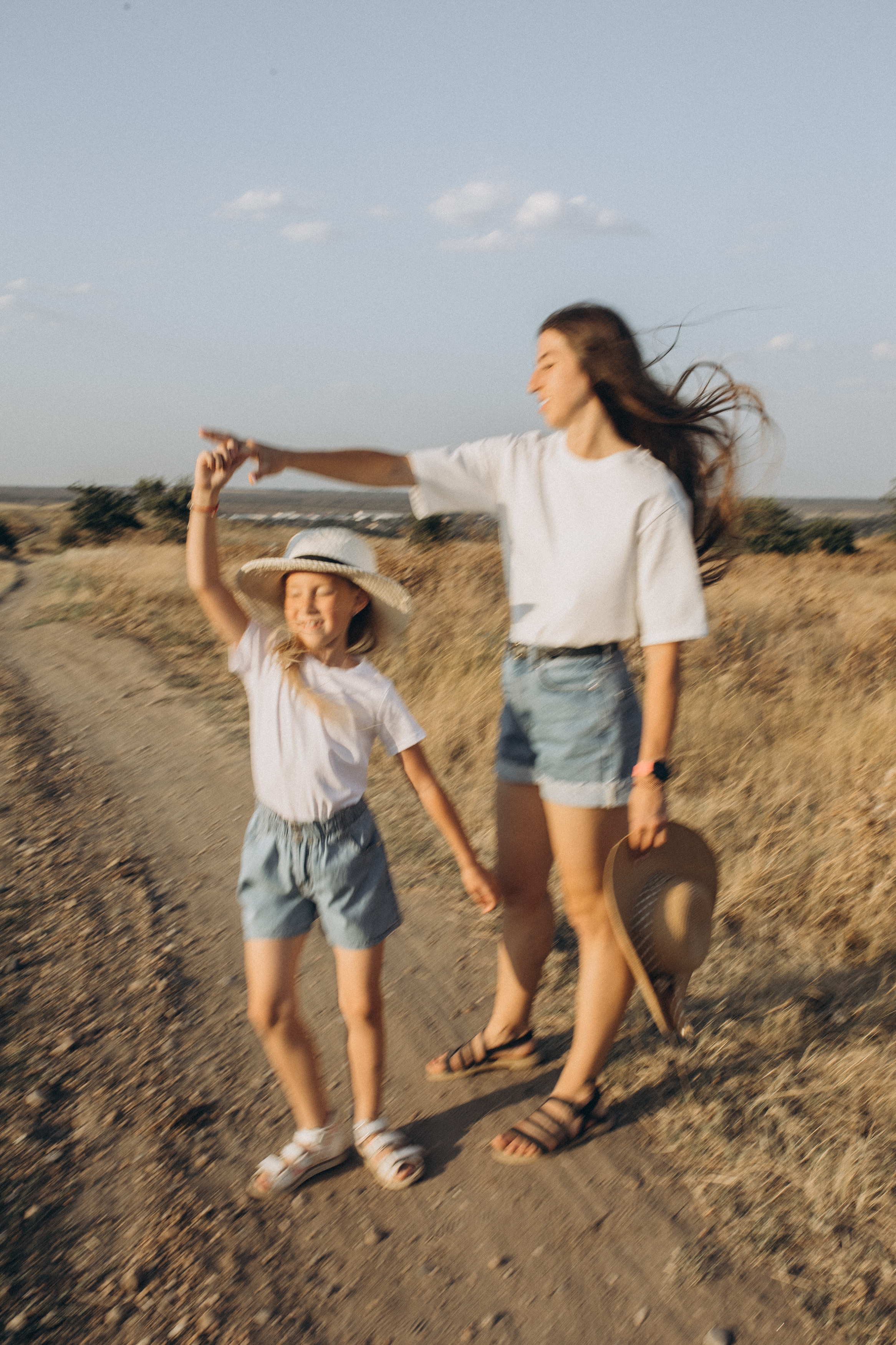 Фотосессия на закате Яна и Аня. Семейный, детский, свадебный фотограф в Георгиевске Дарья Домникова