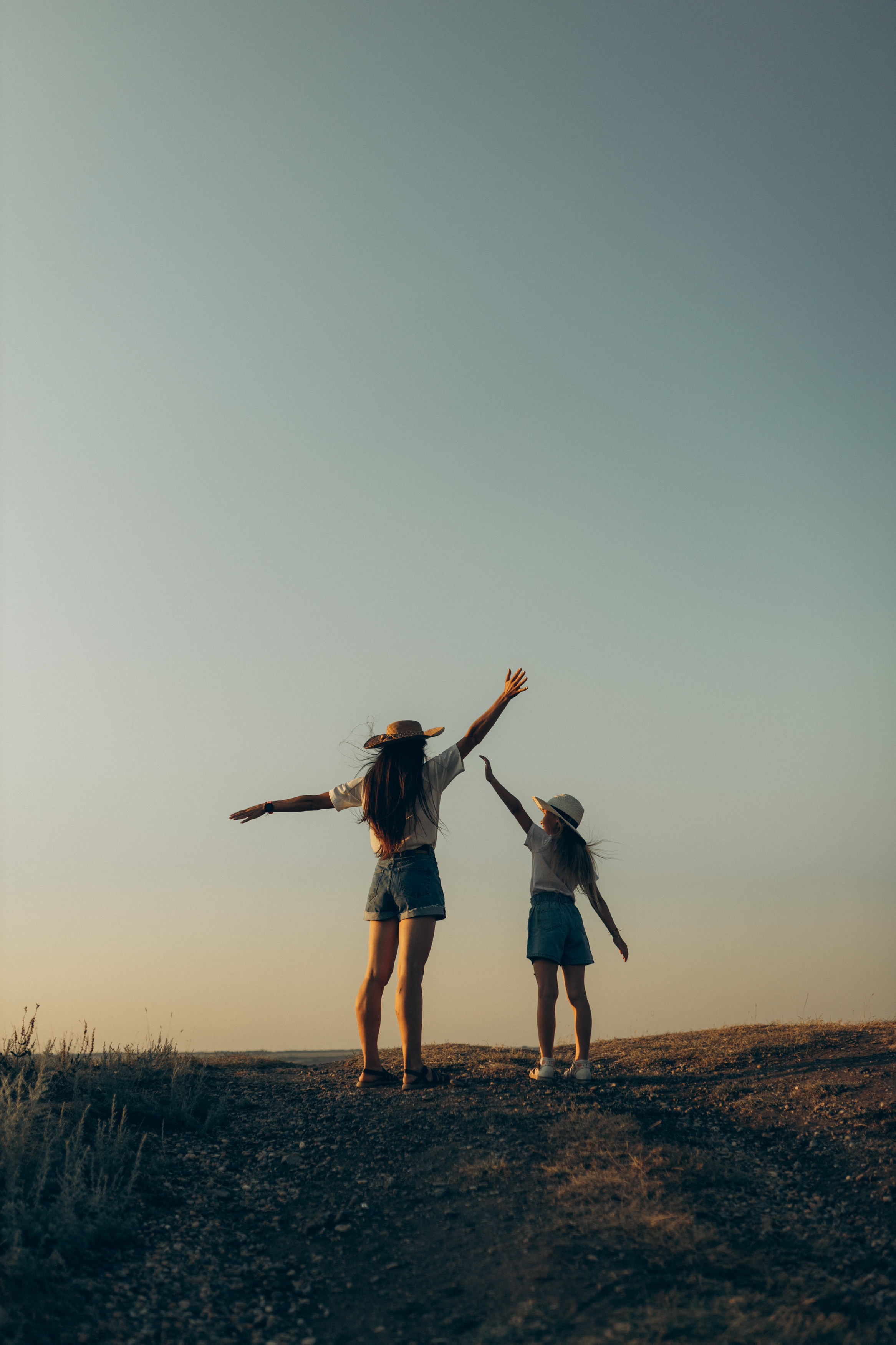 Фотосессия на закате Яна и Аня. Семейный, детский, свадебный фотограф в Георгиевске Дарья Домникова