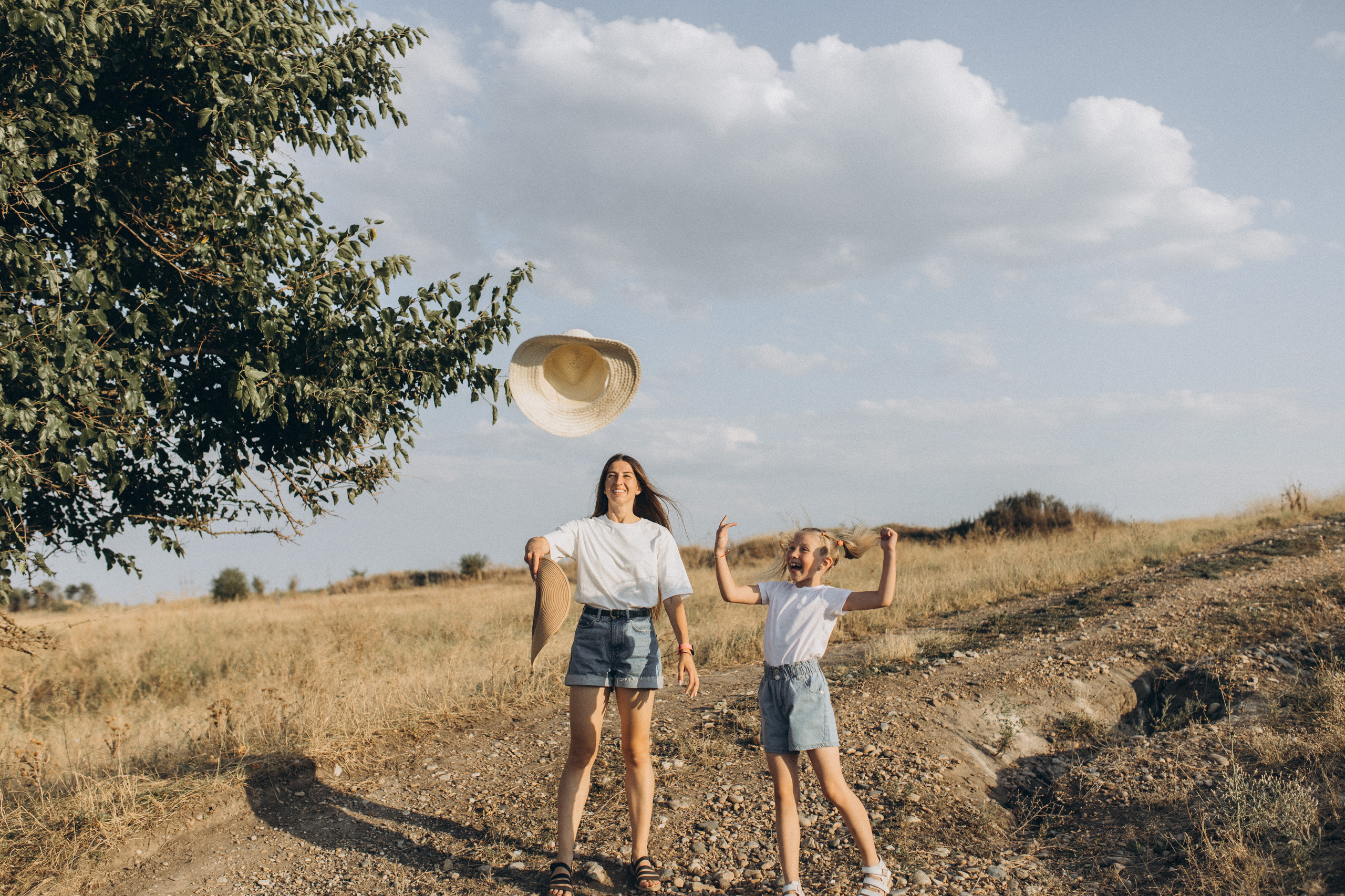 Фотосессия на закате Яна и Аня. Семейный, детский, свадебный фотограф в Георгиевске Дарья Домникова