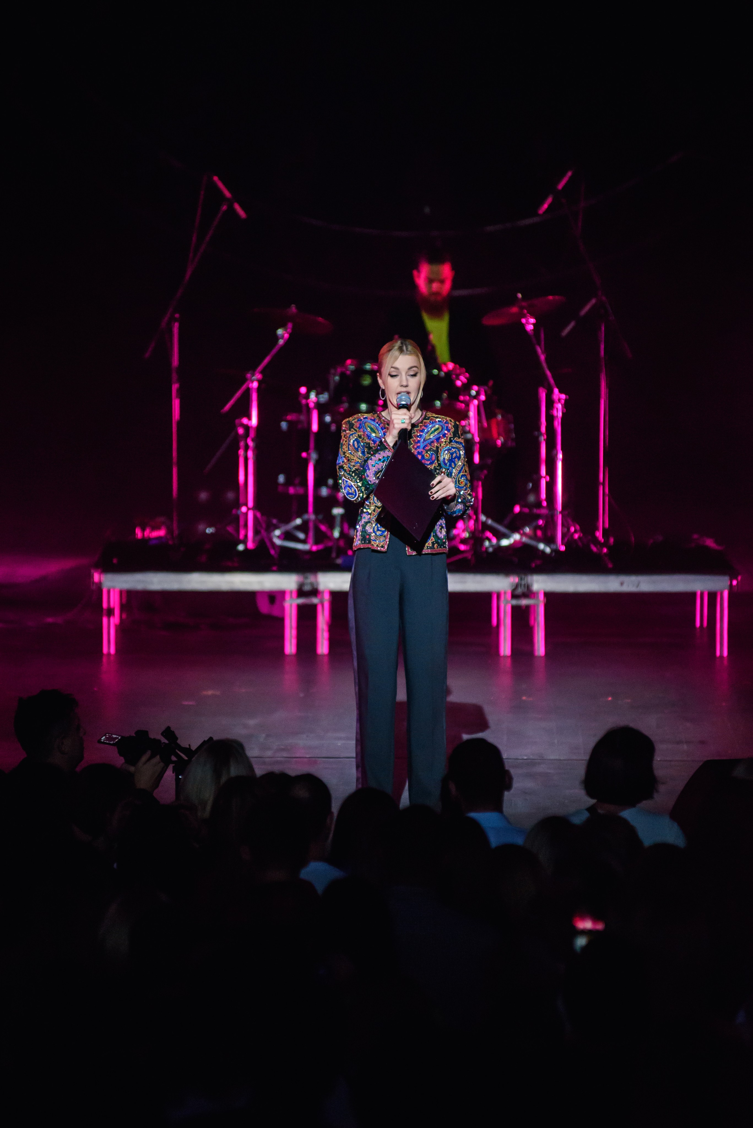 Дискотека 80-90-2000х — «Имена на все времена», Крокус Сити Холл. Бренд-фотограф для экспертов и блогеров в Москве Влада Горбовская