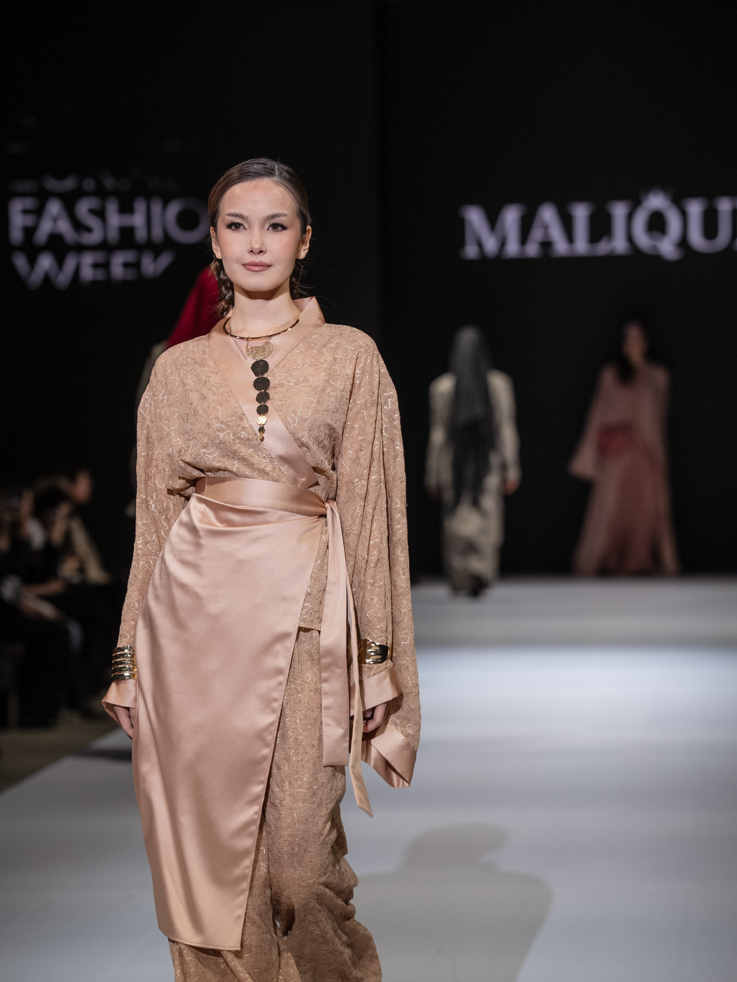 EURASIAN FASHION WEEK Malique. Сайт Алматинского НЮ АРТ, будуар и фэшн фотографа Дениса Карпенко