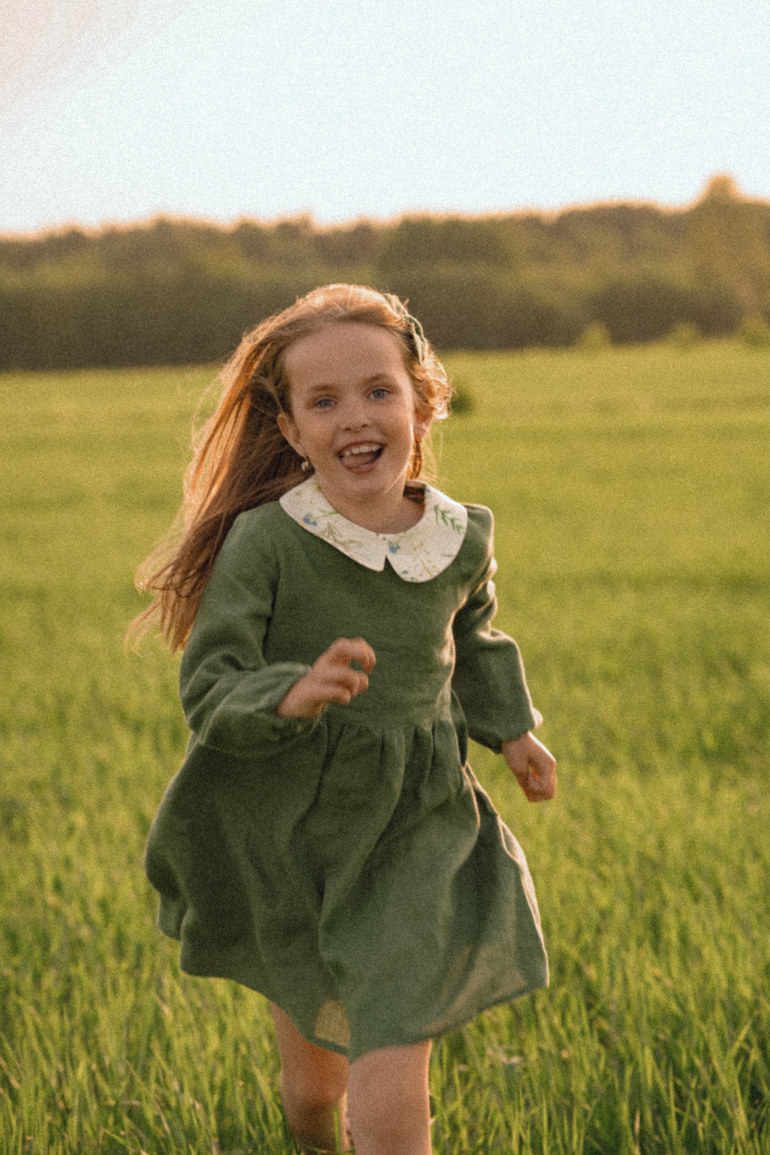 Ксюшенька, Кристиночка и Кирюшенька в поле. Семейный и портретный фотограф в Санкт-Петербурге Татьяна Гримоть