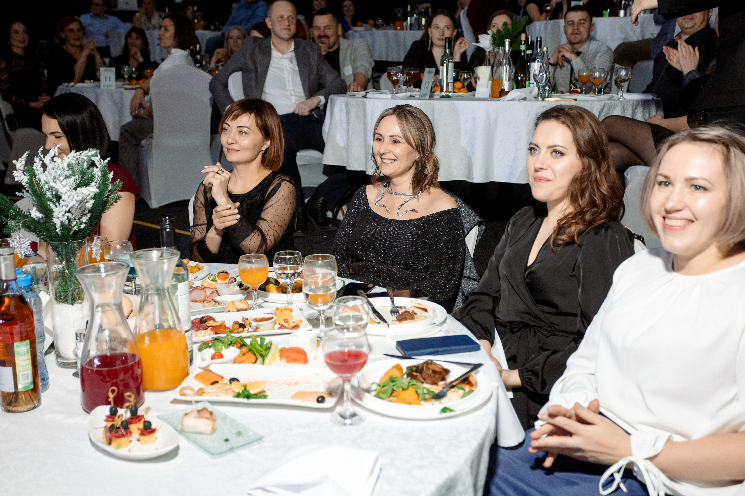 РЕПОРТАЖ: НОВЫЙ ГОД В ДК МЕТАЛЛУРГ. Профессиональный фотограф в Ижевске Леша Петров