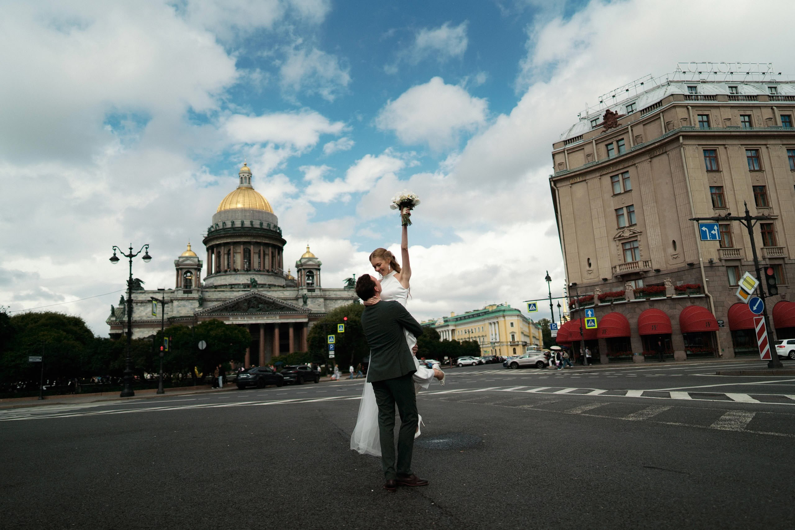 Арина и Илья — свадьба в Петербурге, цифра и плёнка. Свадебный фотограф Дмитрий Родионов — Санкт-Петербург