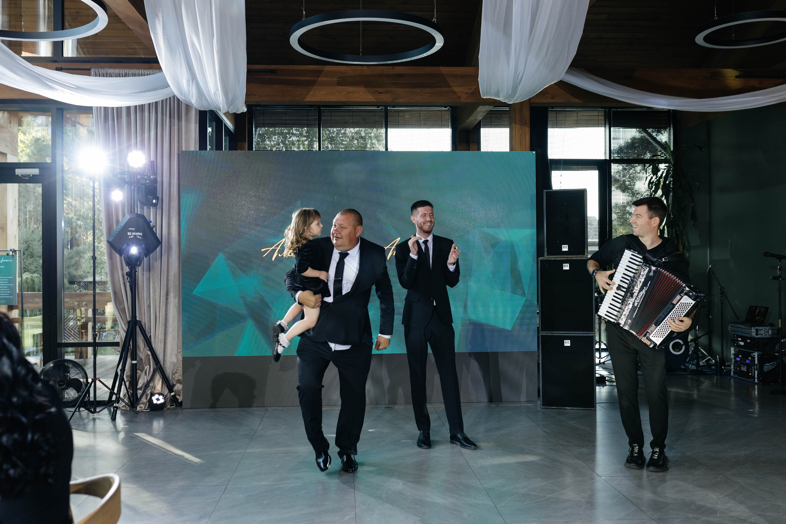 Свадебная история. Лесной Виладж. Свадебный и семейный фотограф Рассказова Виктория