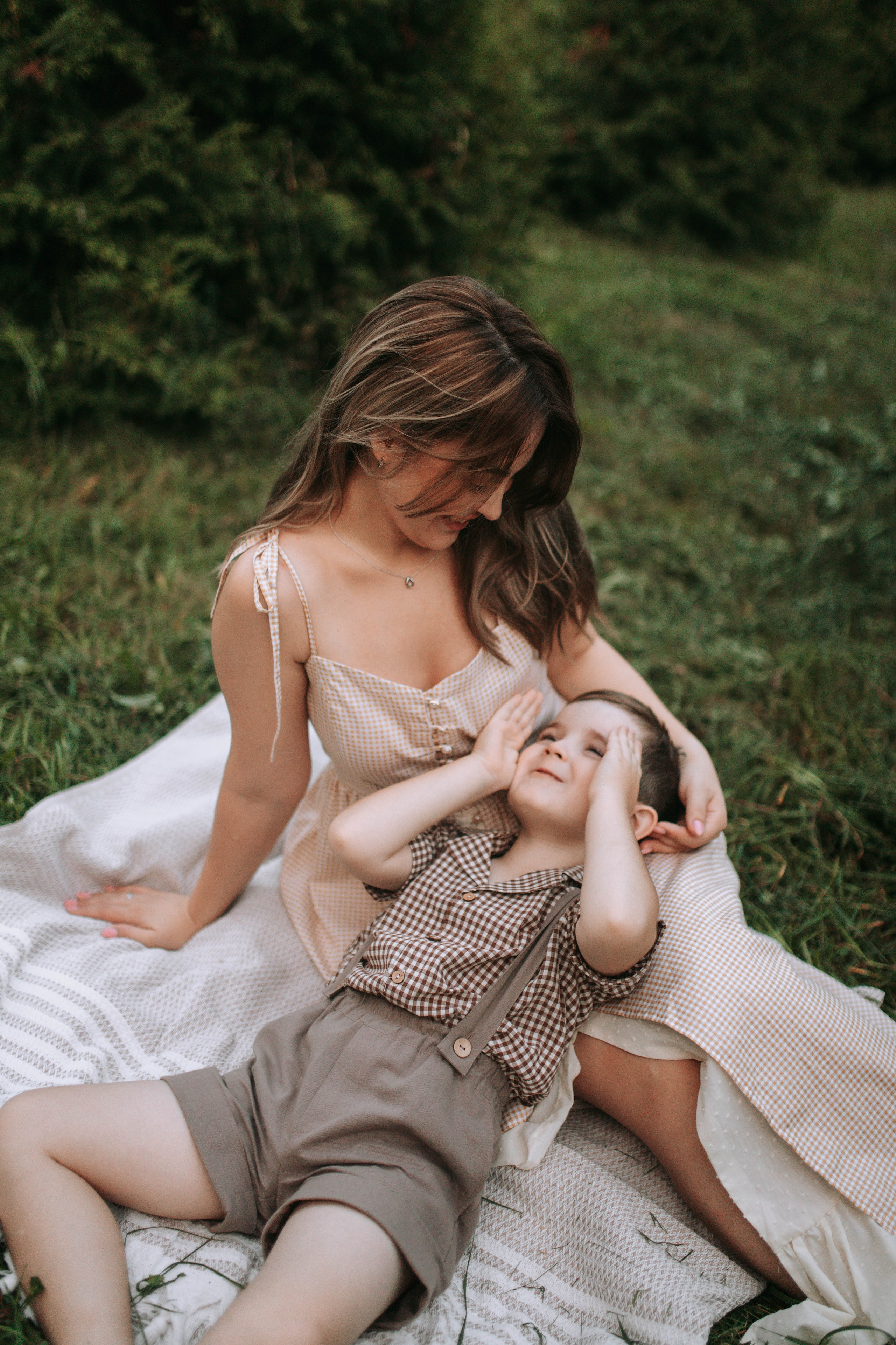 Весёлая прогулка вместе с мамой. Свадебный и семейный фотограф в Нижнем Новгороде