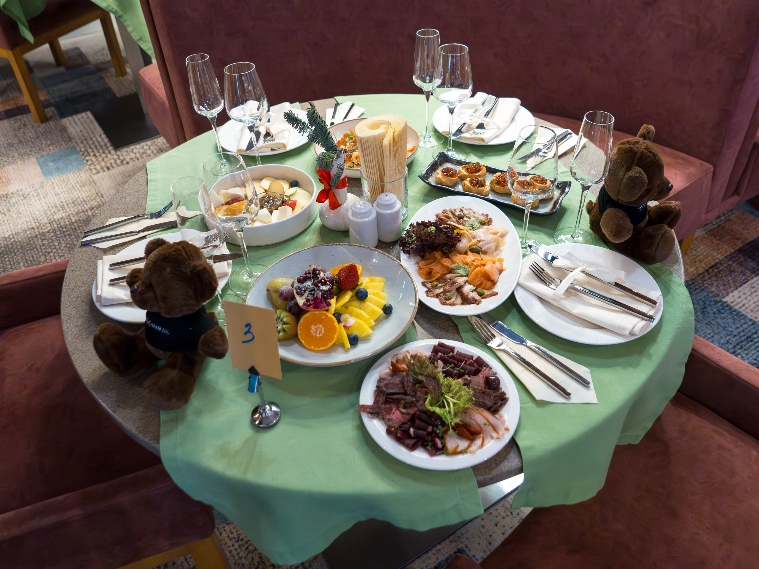 Новый год 2024 в ресторане Эрбелия. Репортажный фотограф в Красной Поляне и Сочи Павлюченко Екатерина