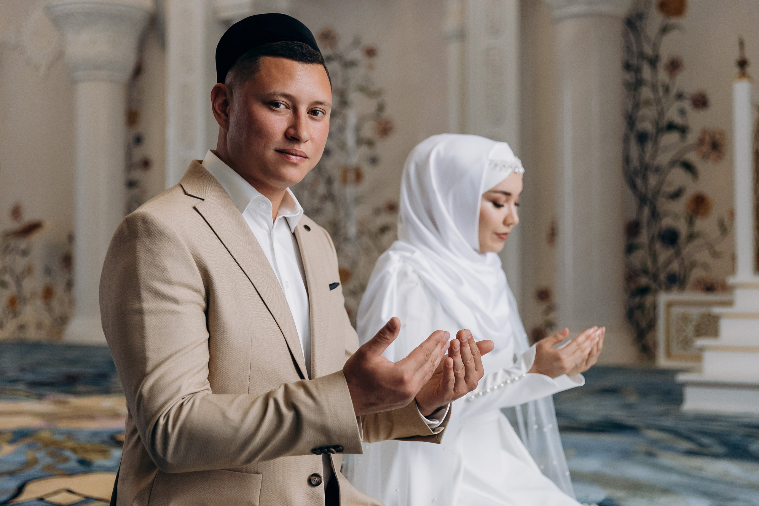 никах в мечети Ирек, фотосессия в мечети Ирек, фотограф на никах в Казани Ranas4you, образ невесты на никах, завязывание платка Казань, платье на никах Казань
