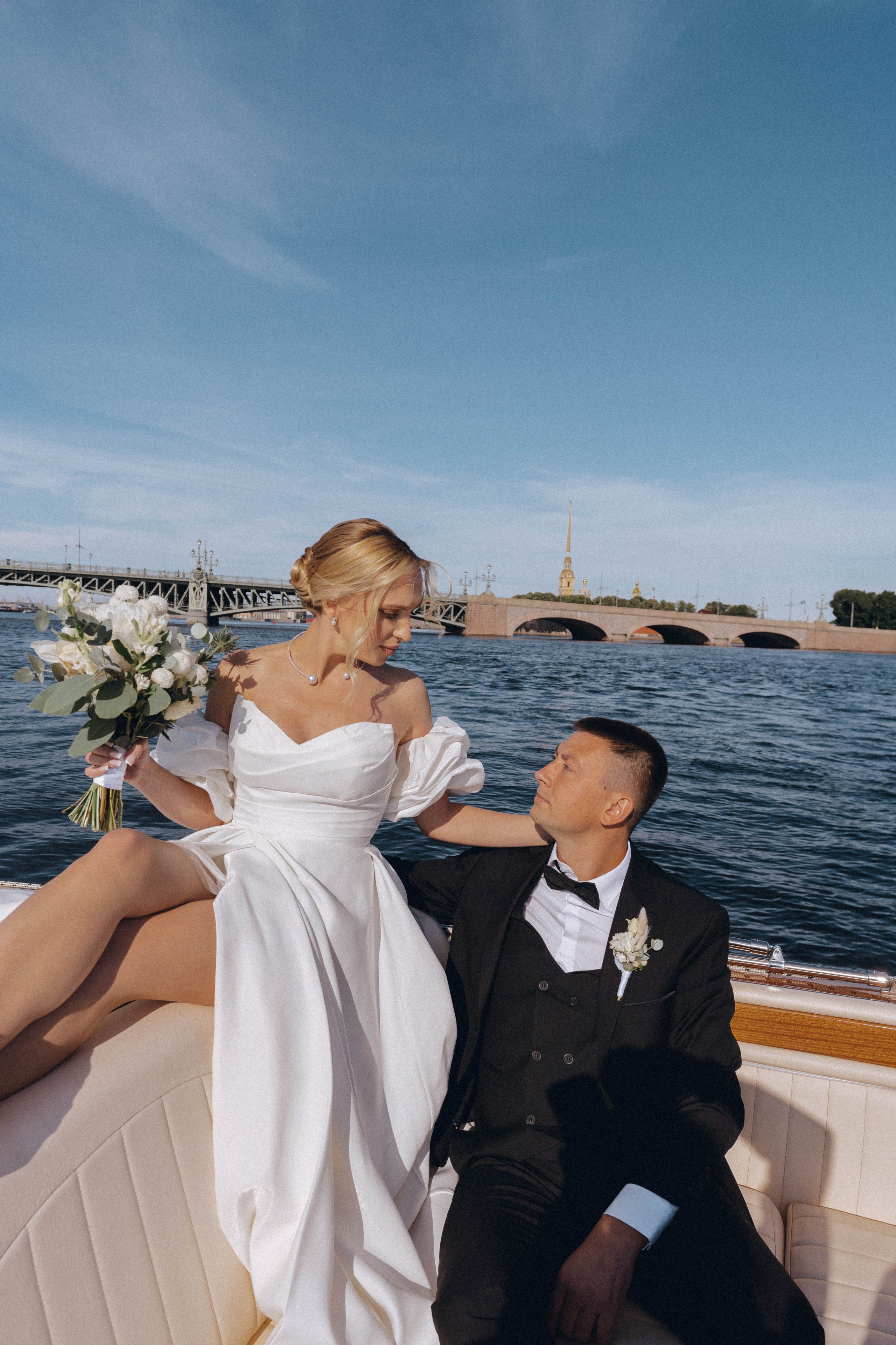 СВАДЕНБНАЯ СЬЕМКА НА КАТЕРЕ ПО КАНАЛАМ САНКТ-ПЕТЕРБУРГА И В АКВАТОРИИ НЕВЫ. Профессиональный фотограф, Санкт-Петербург — Виктория Богомолова