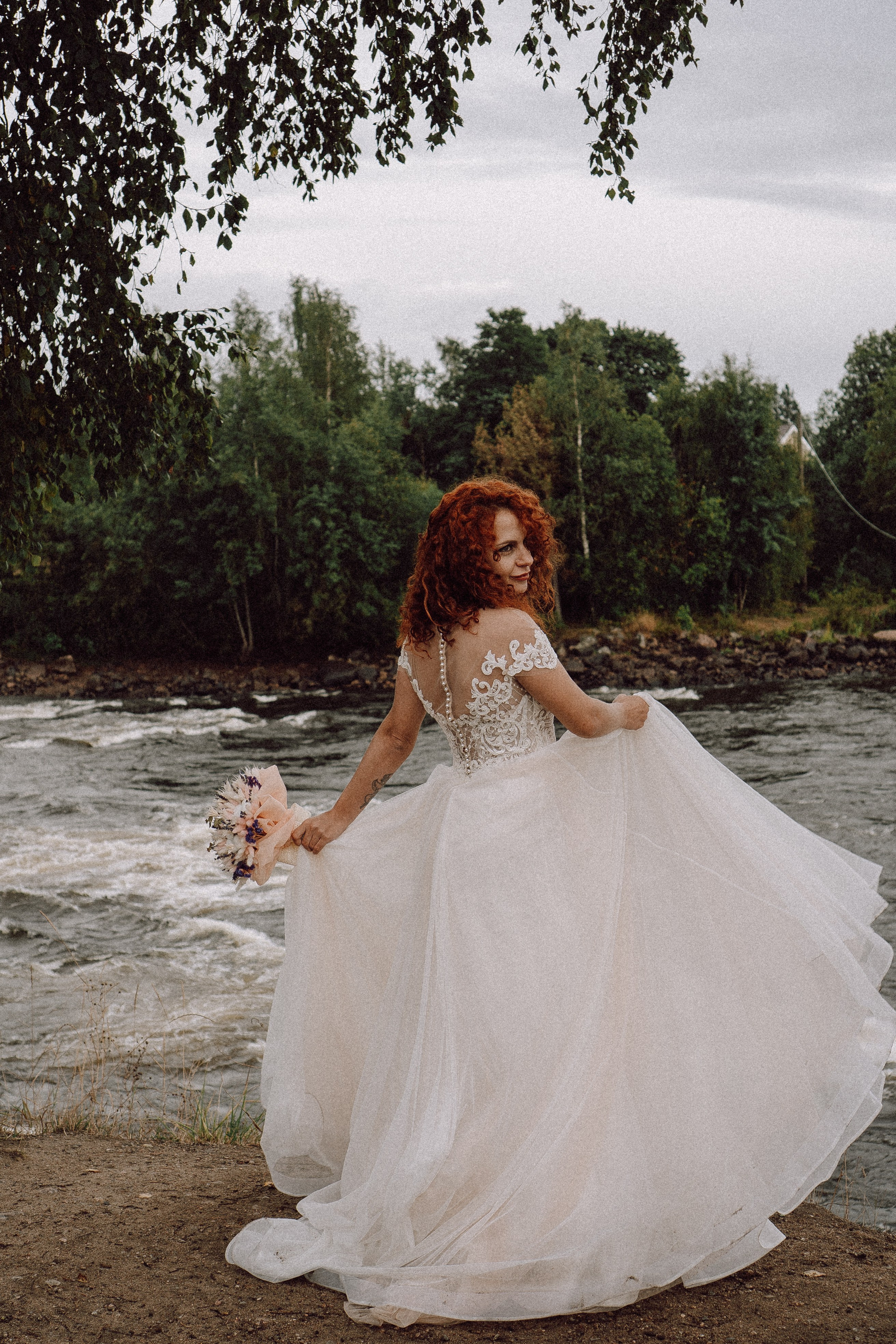 СВАДЕБНАЯ ФОТОСЕССИИЯ ПАРЫ В ГОРОДЕ ПРИОЗЕРСК В СОСНОВОМ ЛЕСУ И С ПИКАПОМ. Профессиональный фотограф, Санкт-Петербург — Виктория Богомолова