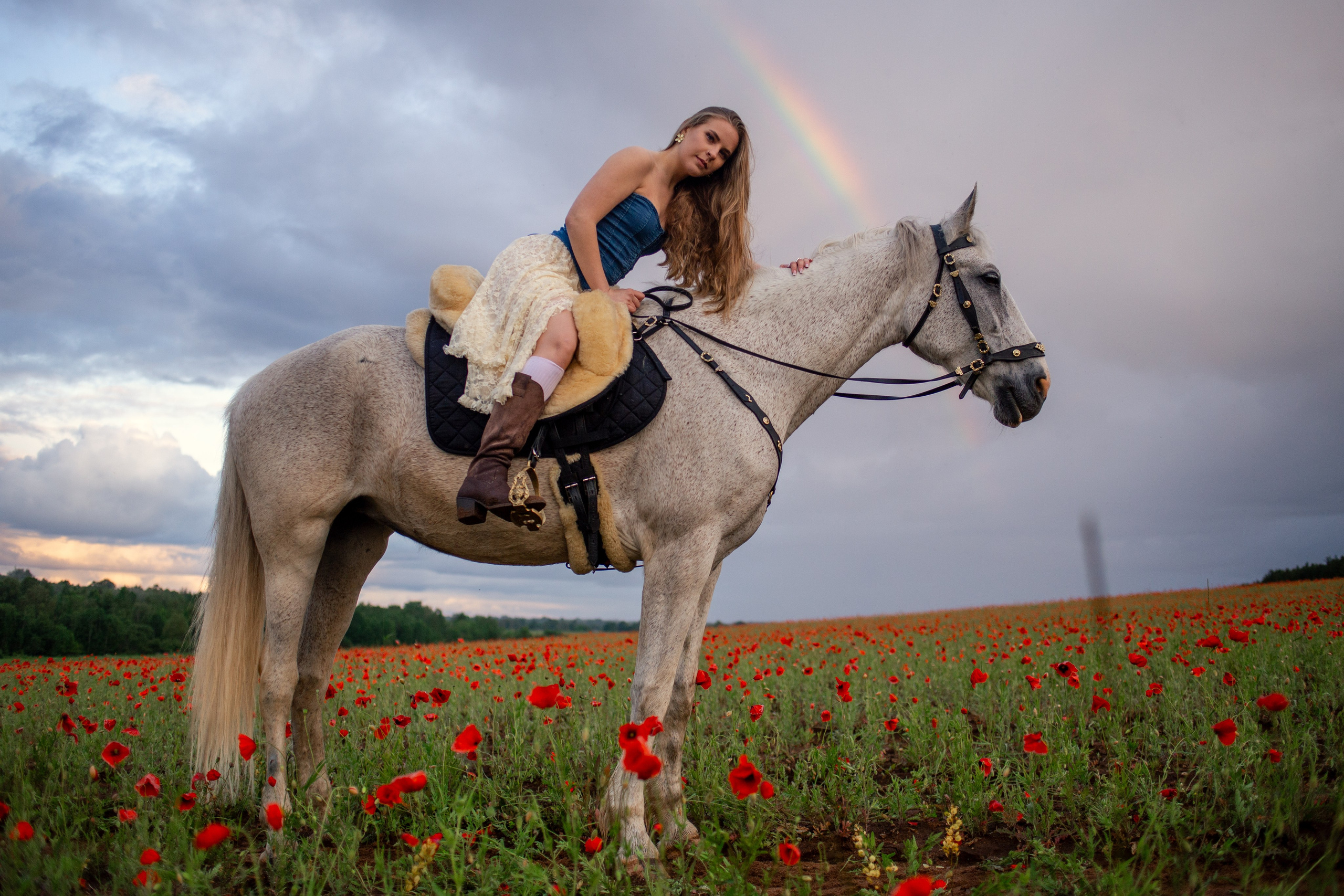 Фотосессия в маковых полях