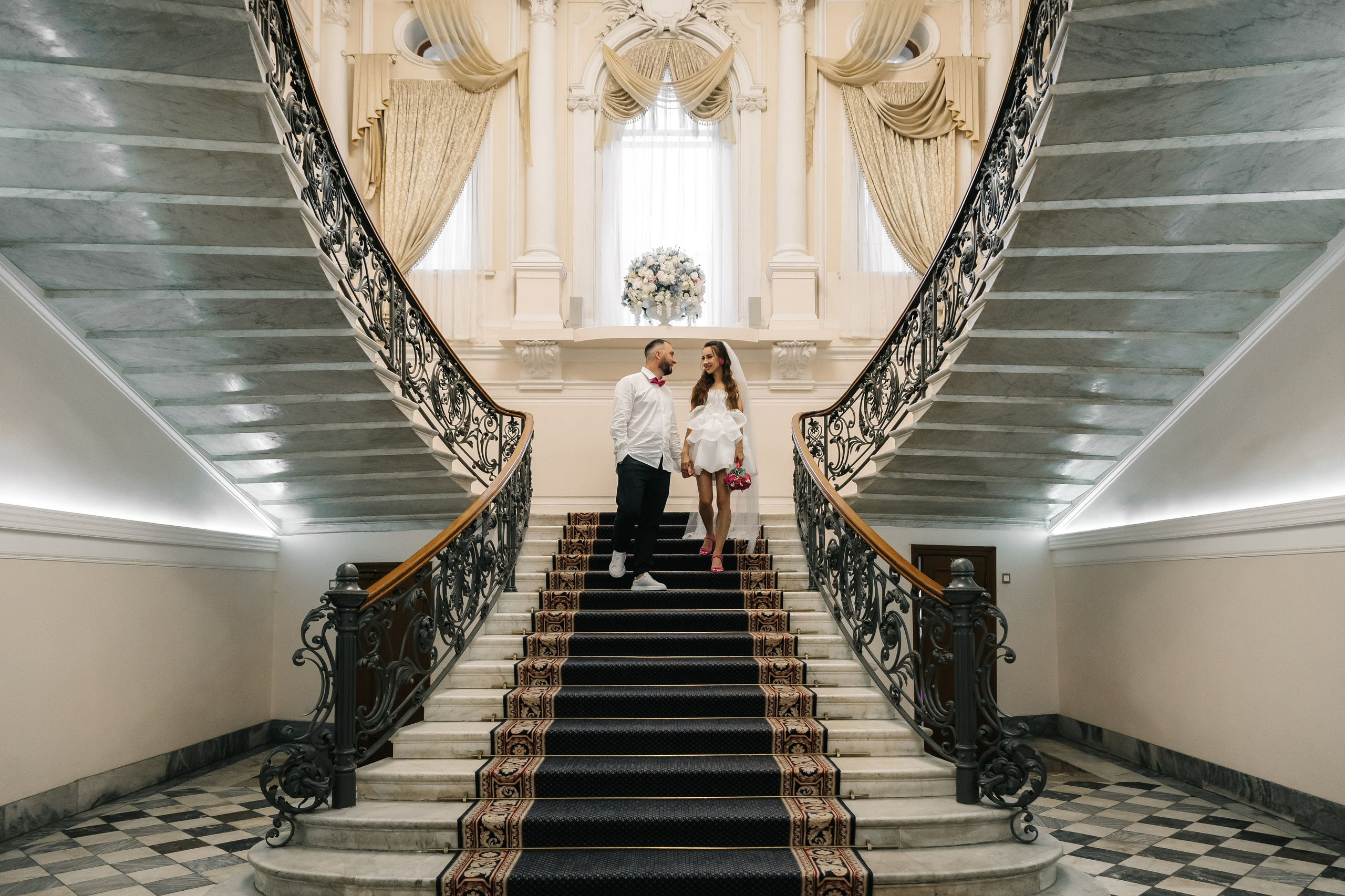 ДВОРЕЦ № 2 | Июль, кабриолет, академия Штиглица. Свадебный фотограф в Санкт-Петербурге Полина Корзухина