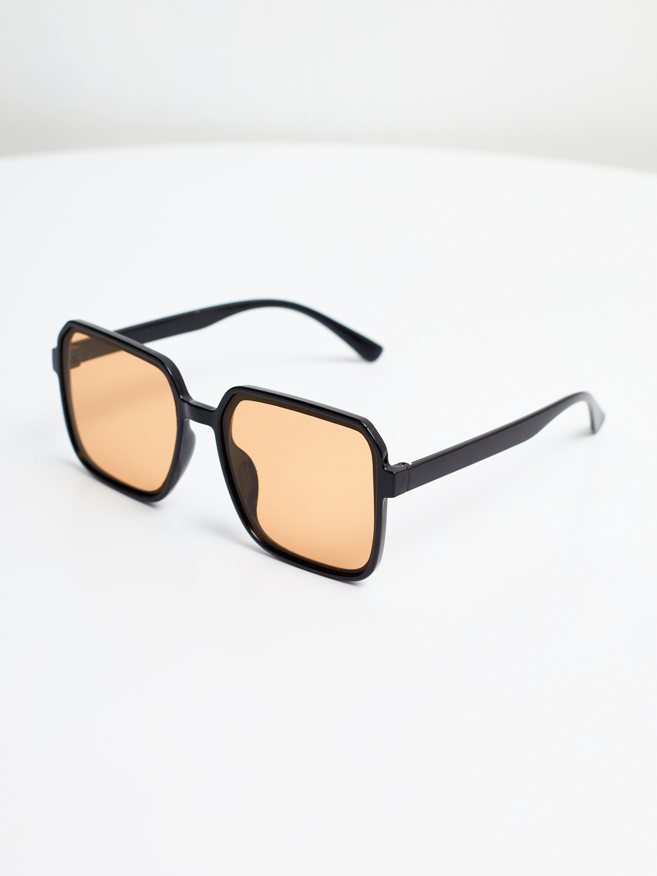 Фотосъемка солнцезащитных очков Екатеринбург Wildberries ВБ Ozon Озон предметная съемка Екб заказать цена фотосъемка товара WB очки предметк. Фотограф Екатеринбург Анастасия Жерновская | Маркетплейсы и нейрофото