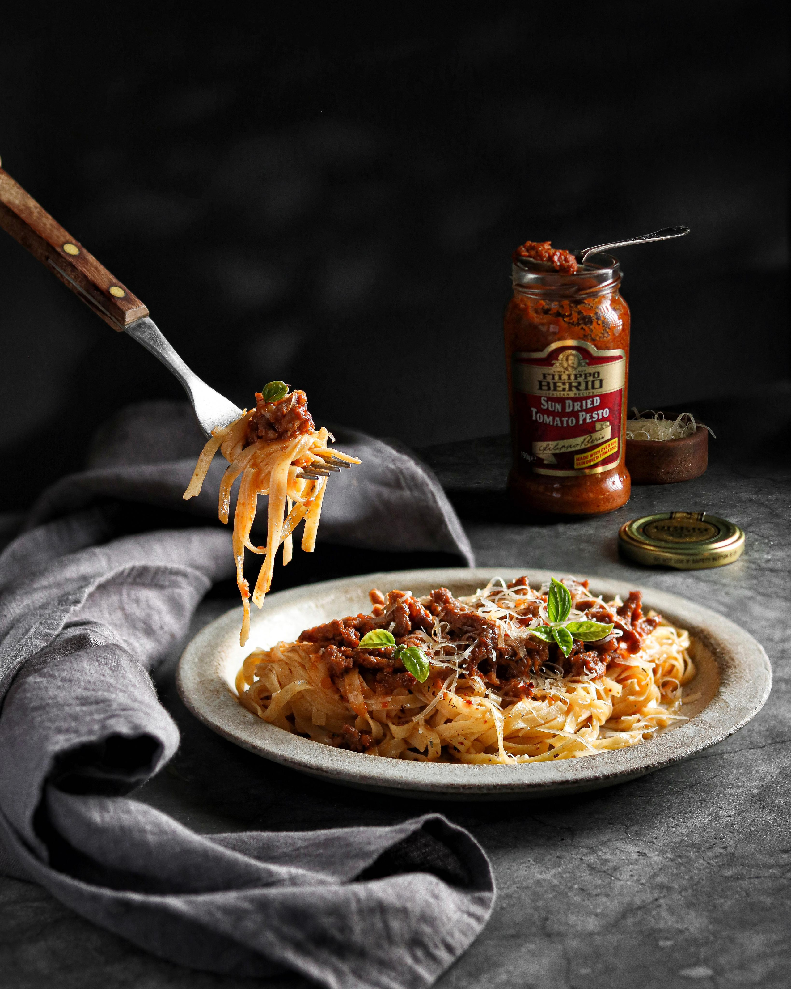 Фуд фотография пасты и соуса в Москве