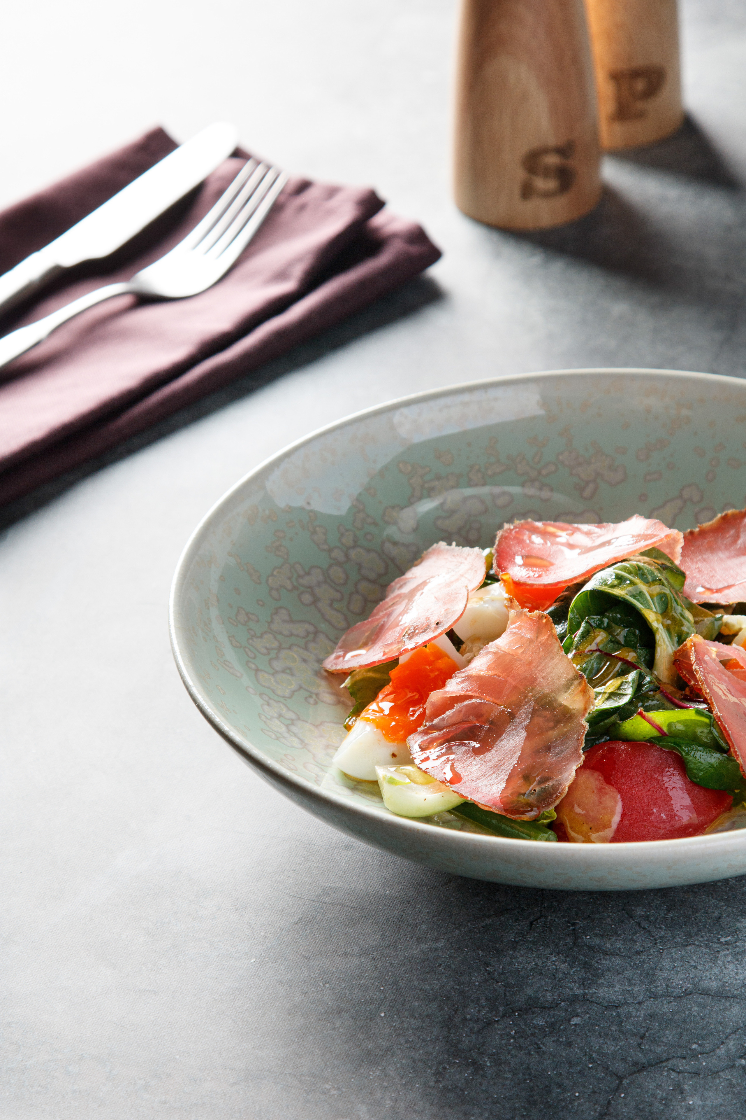 Фуд съемка салатов в кафе в Москве для Инстаграм