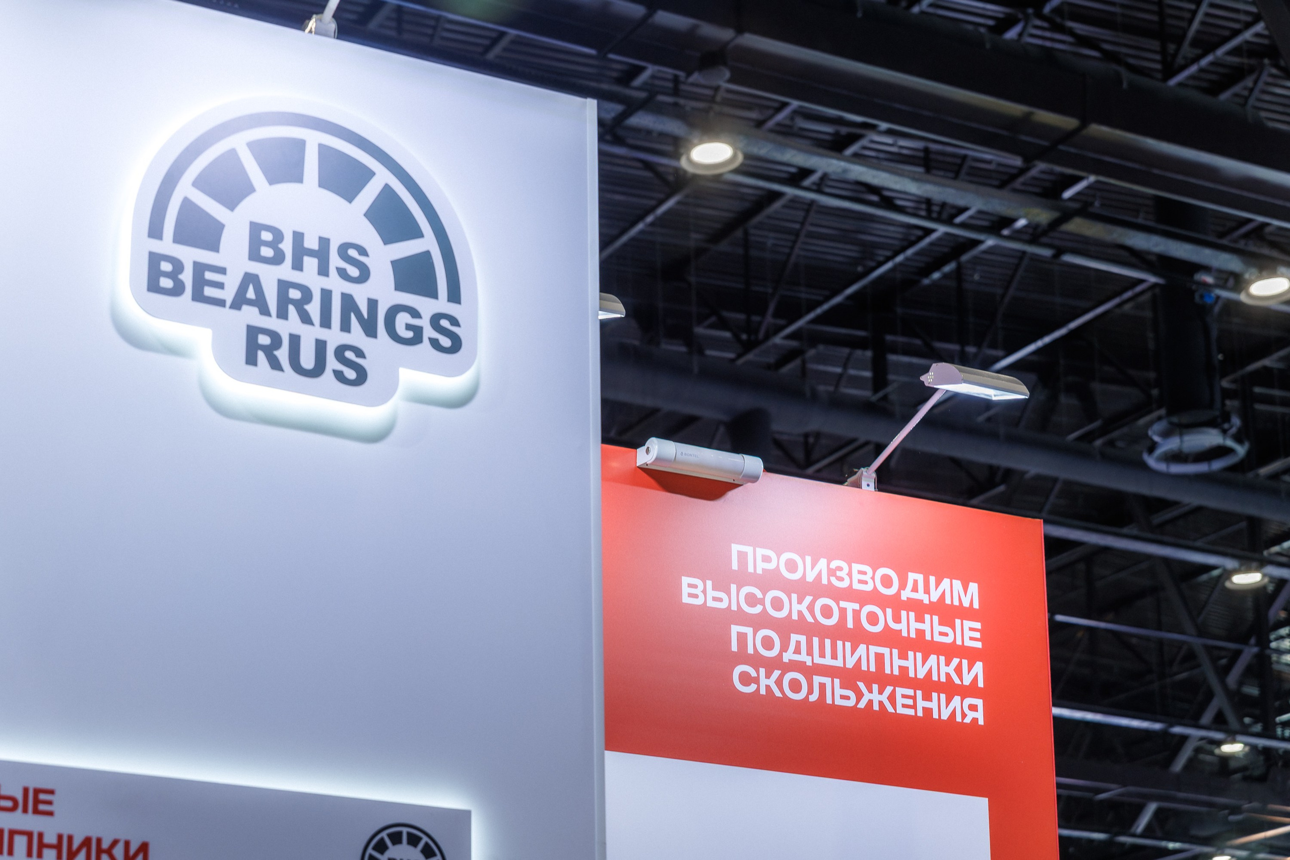 Работа стенда ROKE — Газовый Форум 2025. Репортажный фотограф в Москве Сергей Мирошников