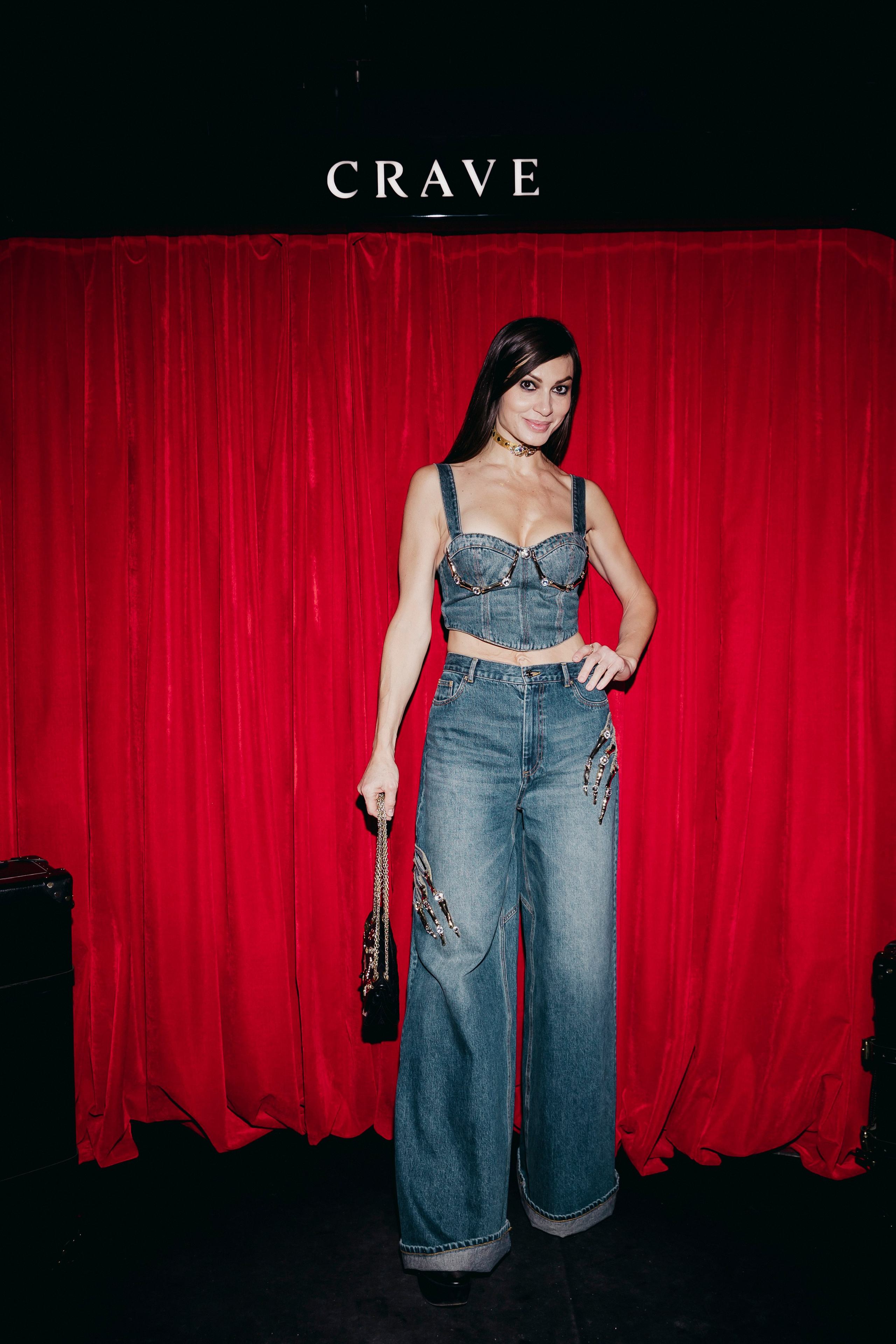 Erborian Russia, CRAVE Theatre, Moscow. «Птичка на проводе»: информационный портал в Москве