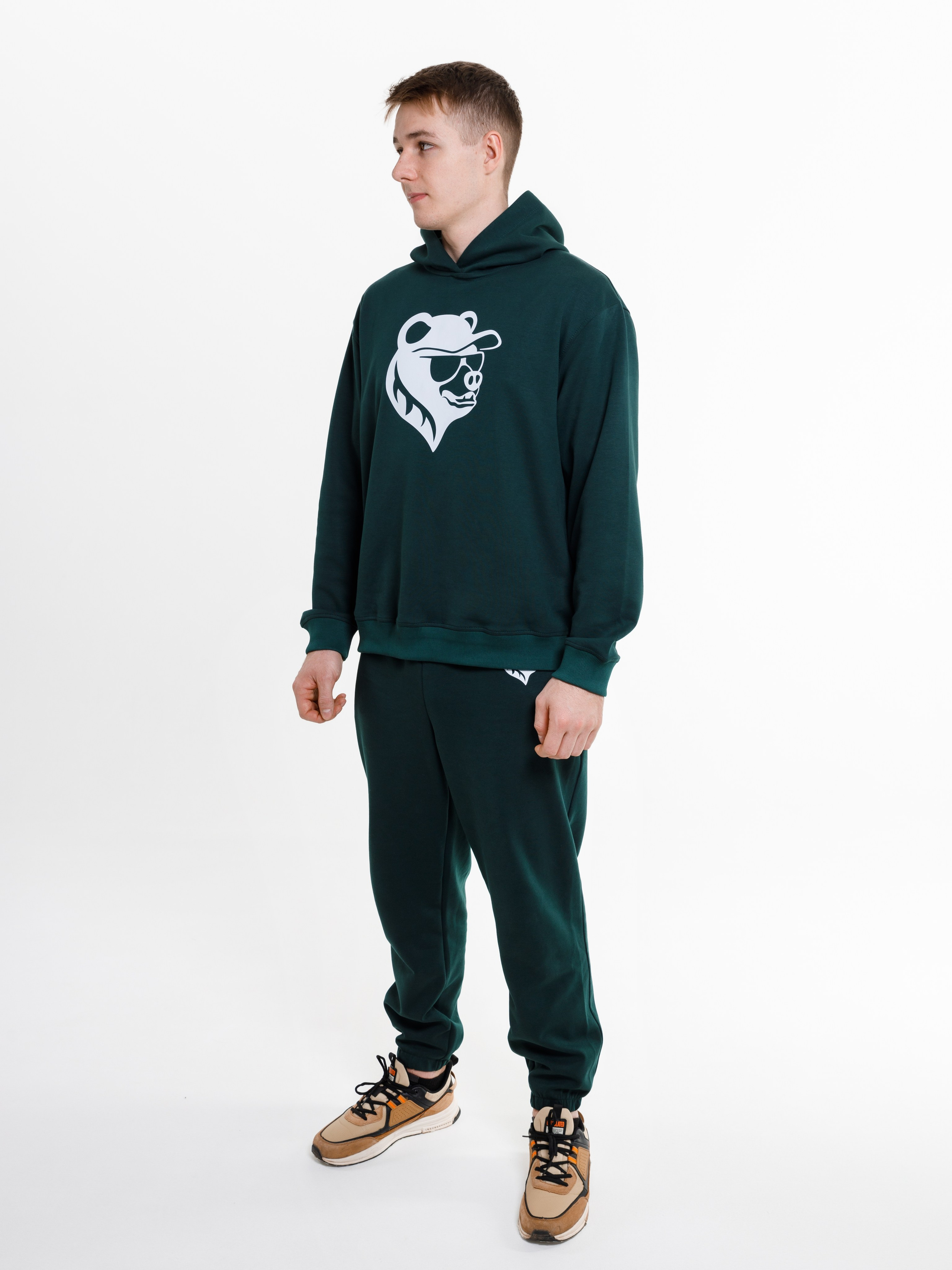 Съемка мужского спортивного костюма для Wildberries. СЕМЕЙНЫЙ И ПРЕДМЕТНЫЙ ФОТОГРАФ — ЛЕНА ГОНЧАР | КРАСНОДАР | МАЙКОП