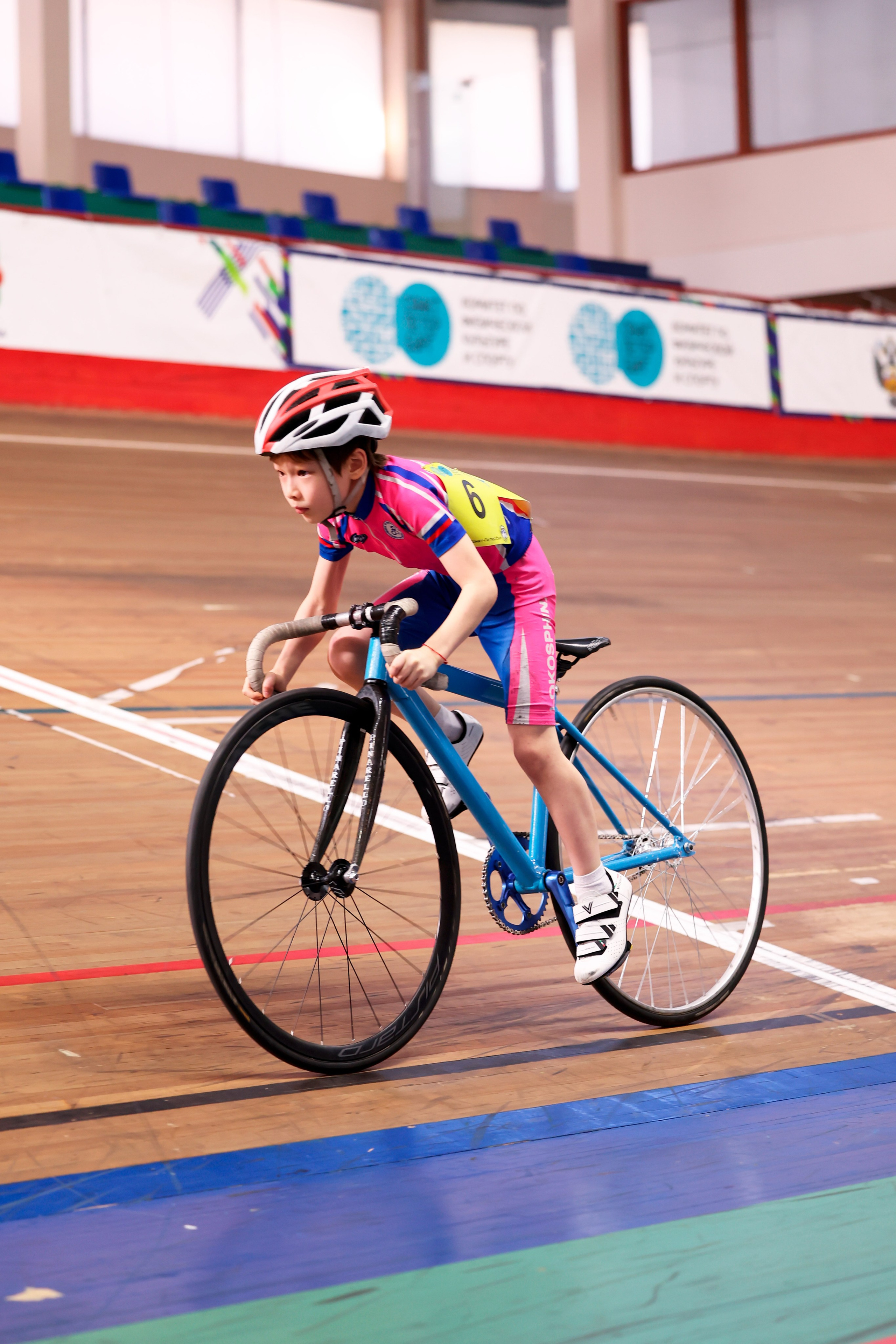 Пятый этап Региональных соревнований по велоспорту на треке (Гит, Скретч) 15.03.2025. Спортивный и репортажный фотограф Антон Тереханов