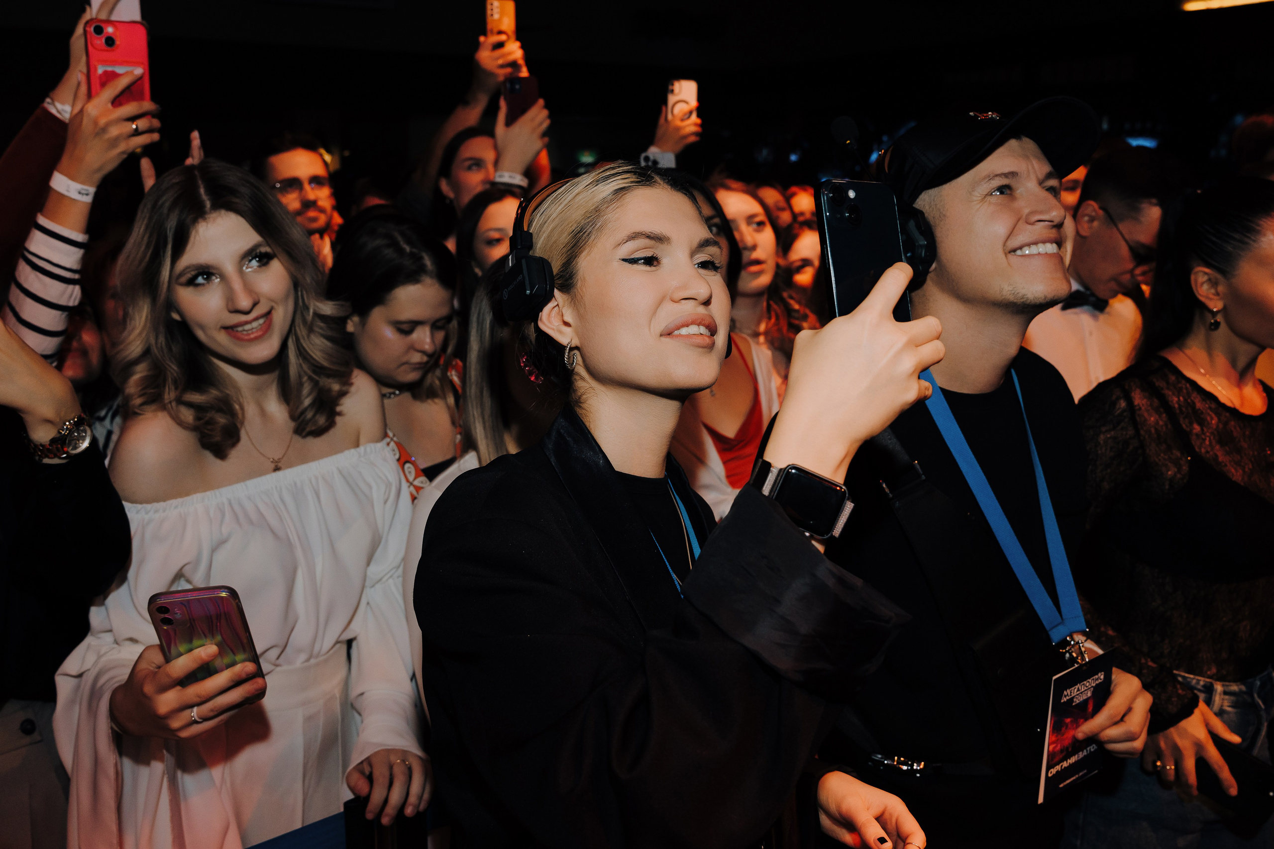 20 ЛЕТ МЕГАПОЛИС ЧЕЛЯБИНСК ХЕДЛАЙНЕР ЕЛКА. Репортажный фотограф Зуев Роман г. Челябинск