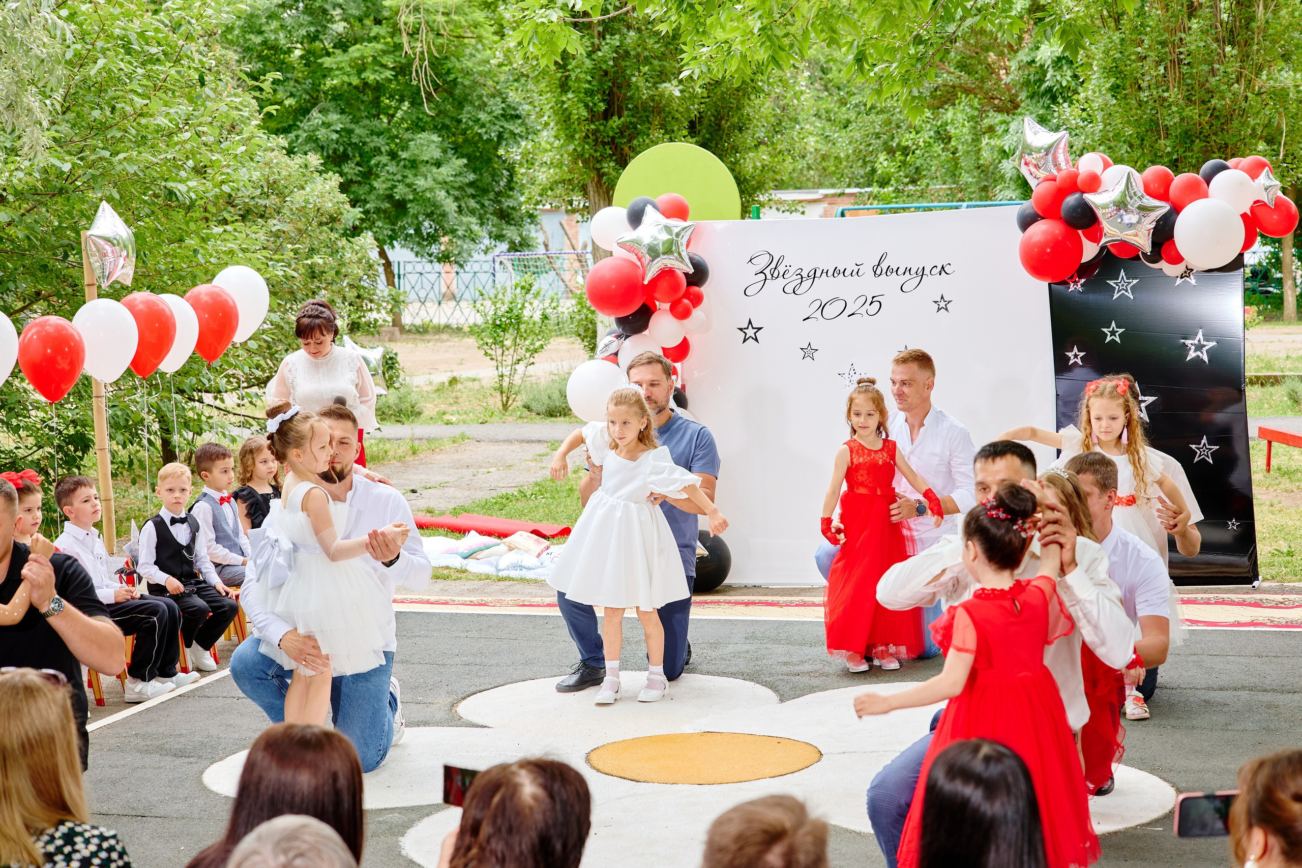 Выпускной 45 сад. Фотограф Выпускные альбомы Таганрог Сергей Коробченко