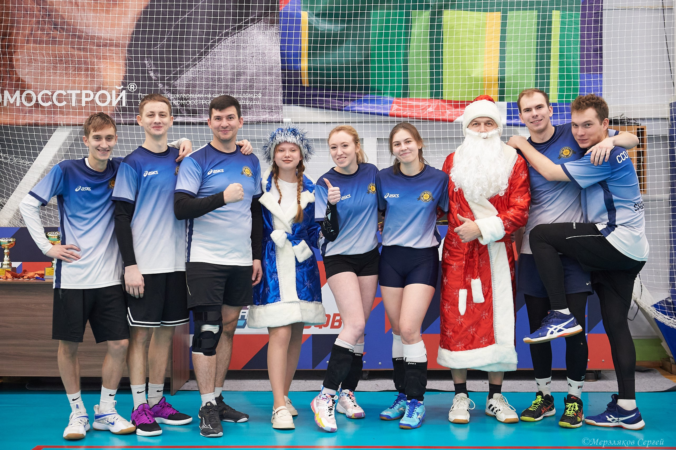 Новогодний волейбольный турнир. Ижевск. 16.12.23. Спортивный репортажный фотограф в Ижевске Сергей Мерзляков
