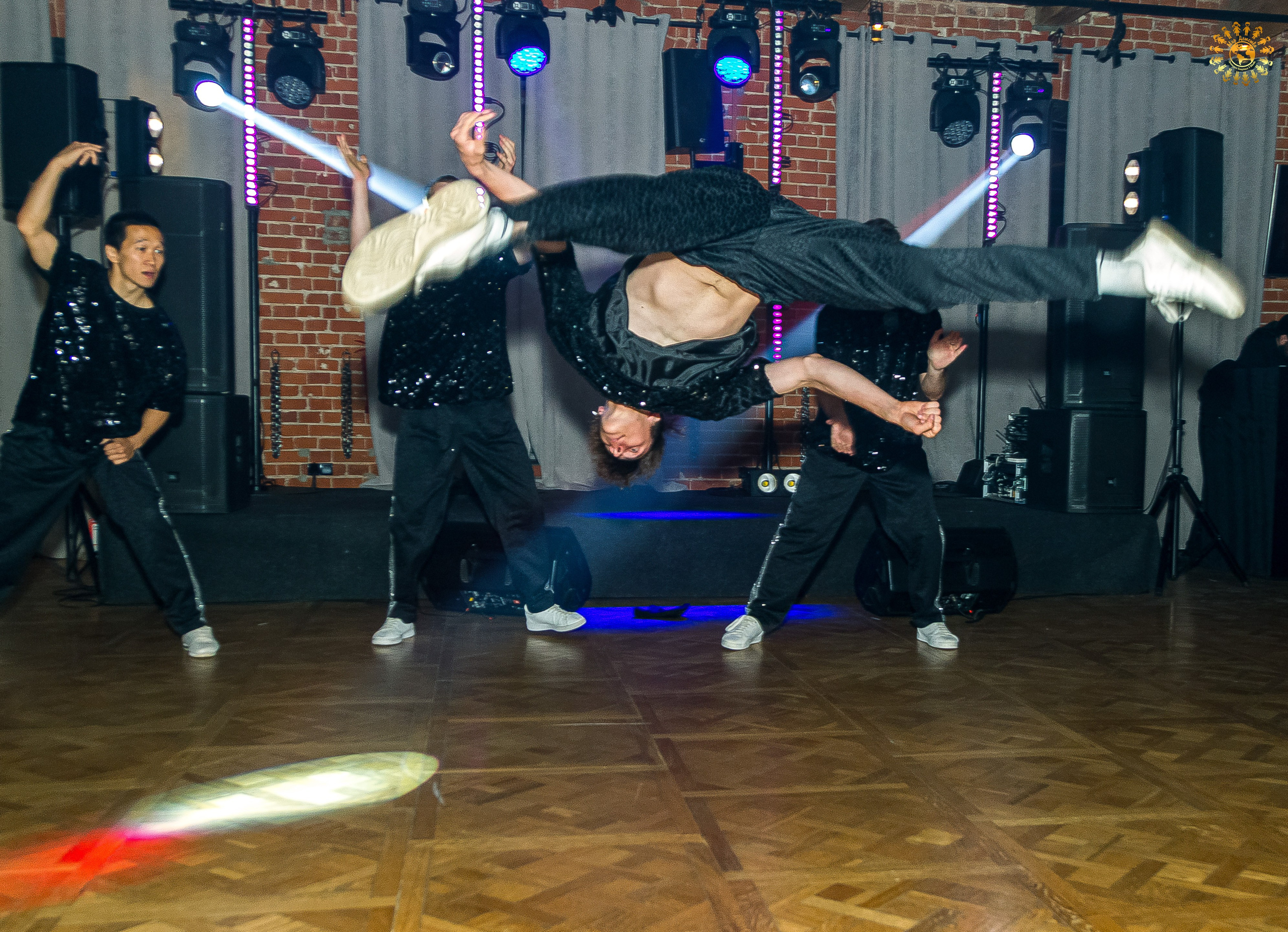 Выпускной 2023 (11-е классы) клуб «Джаггер», Москва. Репортажная съемка в Москве и области. Анималистика