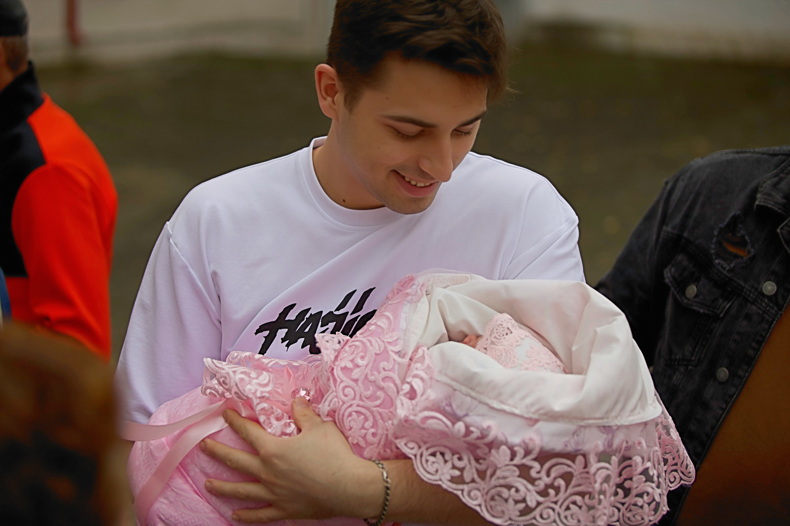 Выписка Аня и Давид. Репортажный фотограф Анапа