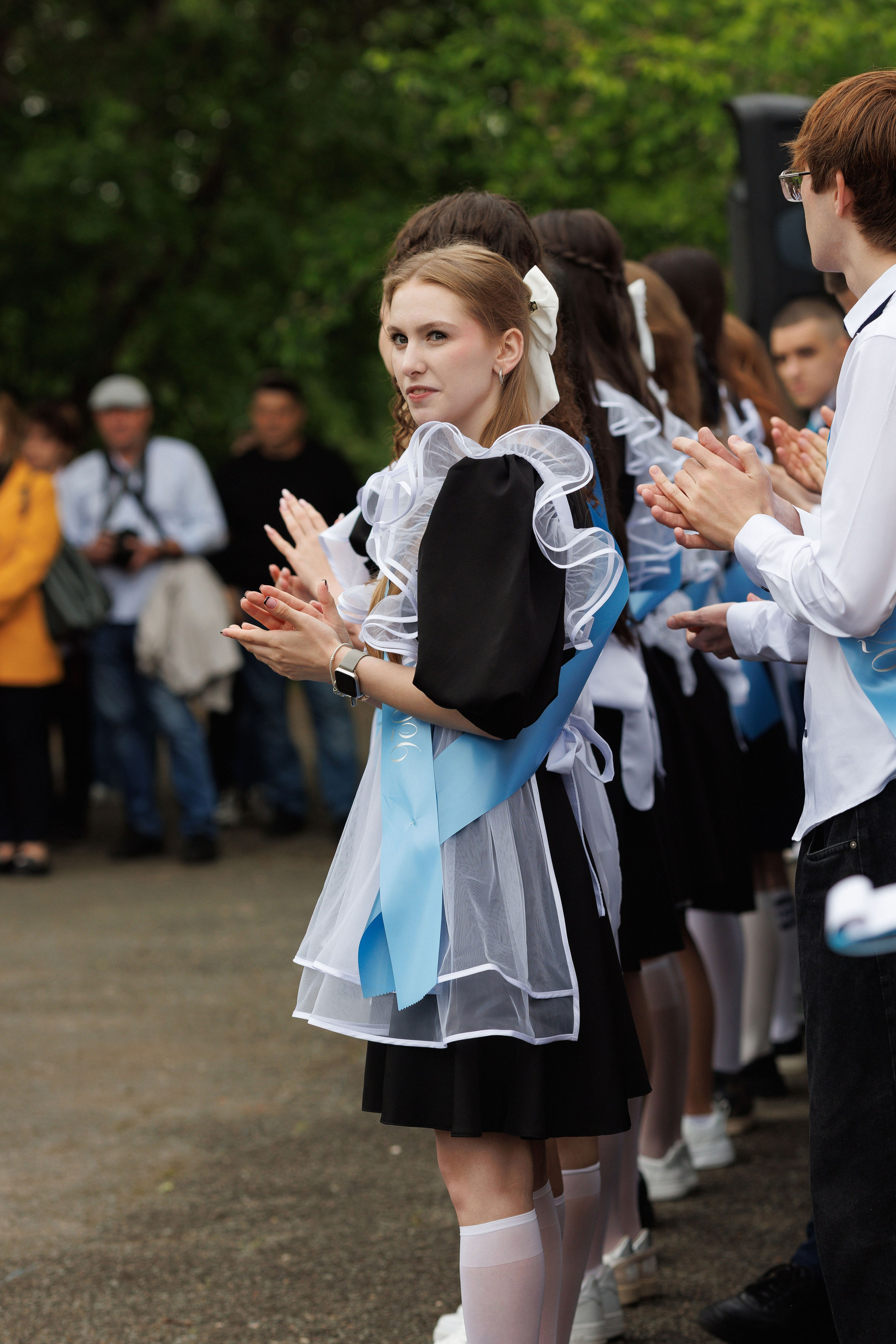 Последний звонок Гимназия Артем. Photoalbum-vl.ru