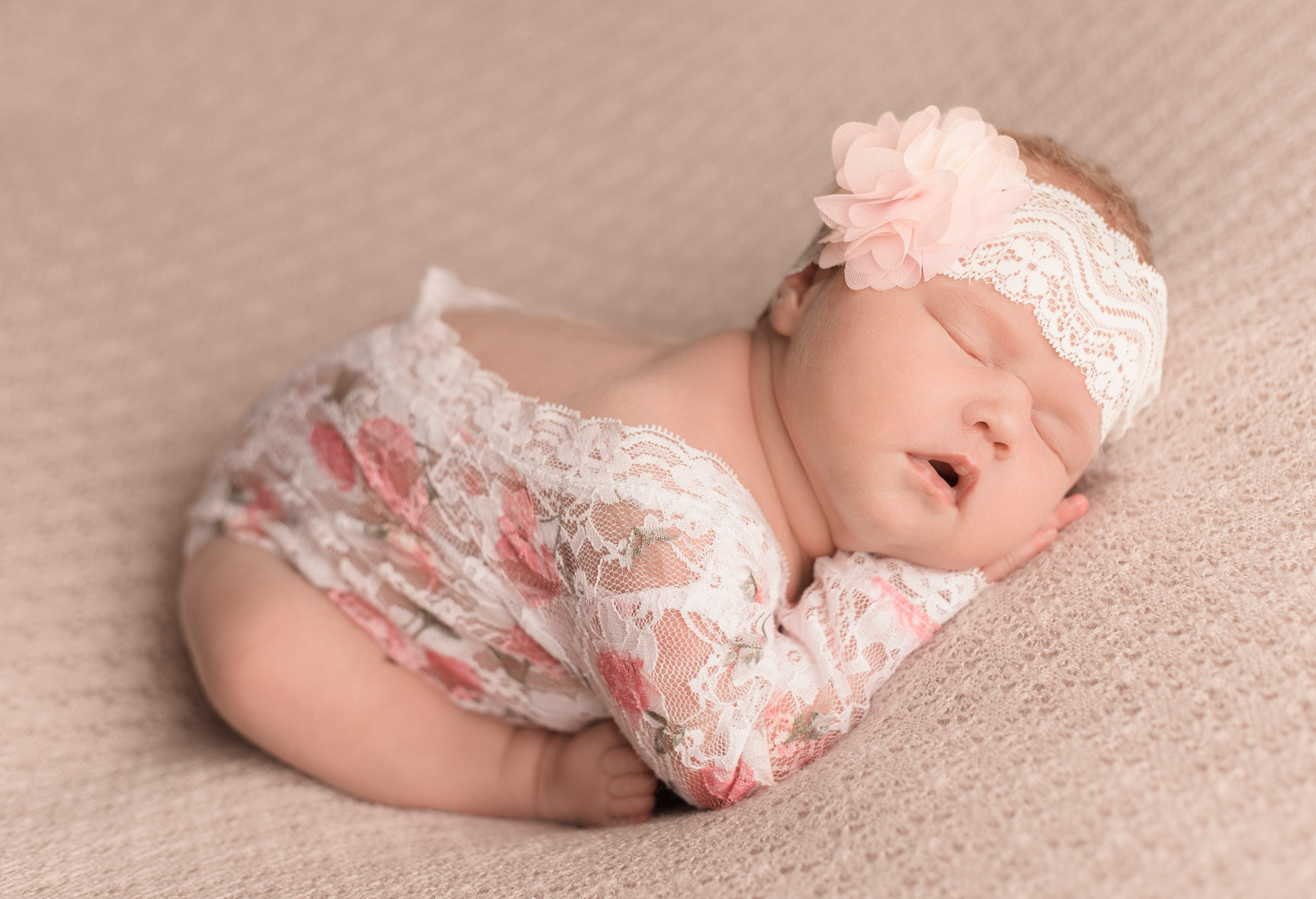 Новорожденные. Фотограф новорожденных Омск —со всем необходимым к вам домой