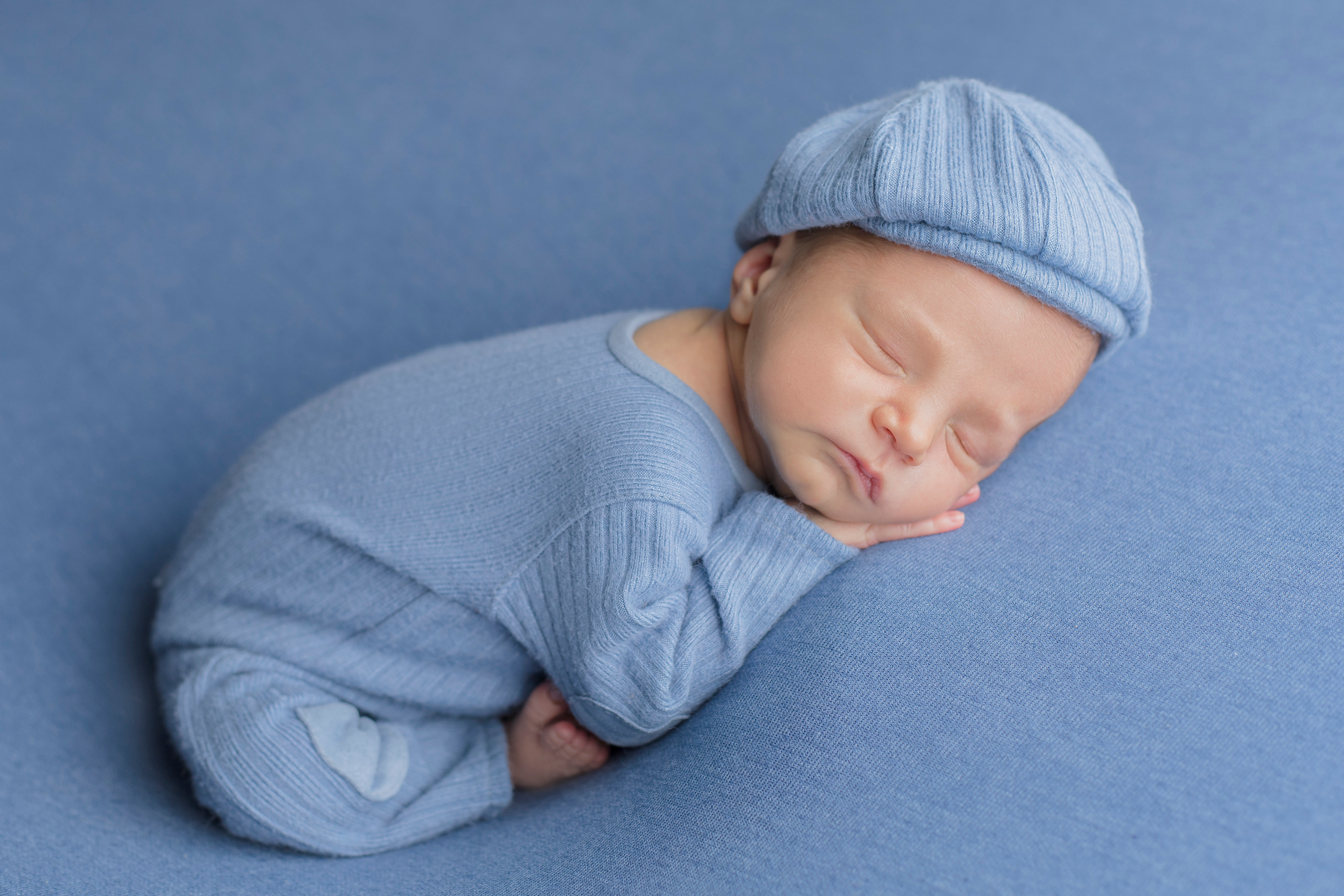 Новорожденные. Фотограф новорожденных Омск —со всем необходимым к вам домой