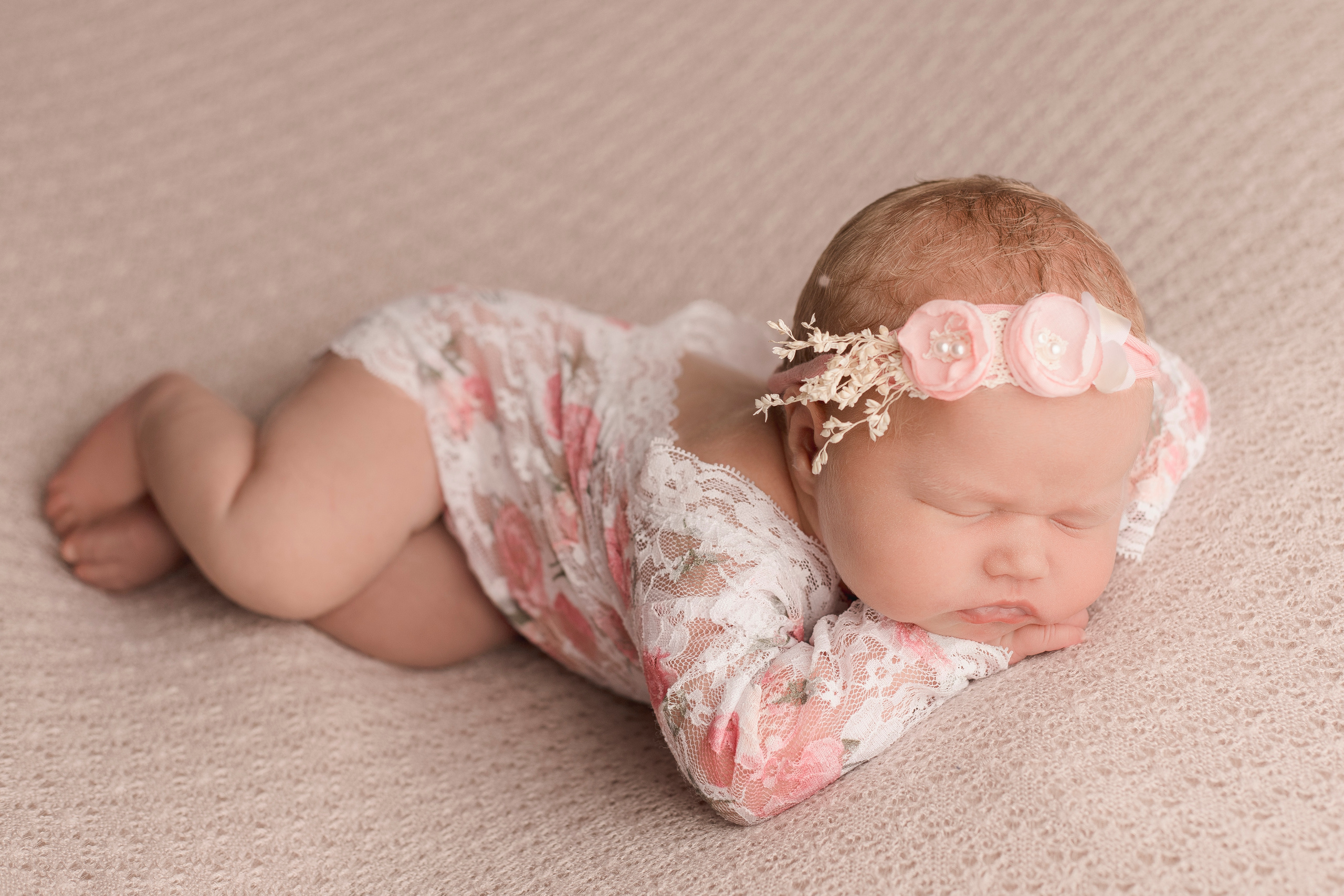 Новорожденные. Фотограф новорожденных Омск —со всем необходимым к вам домой