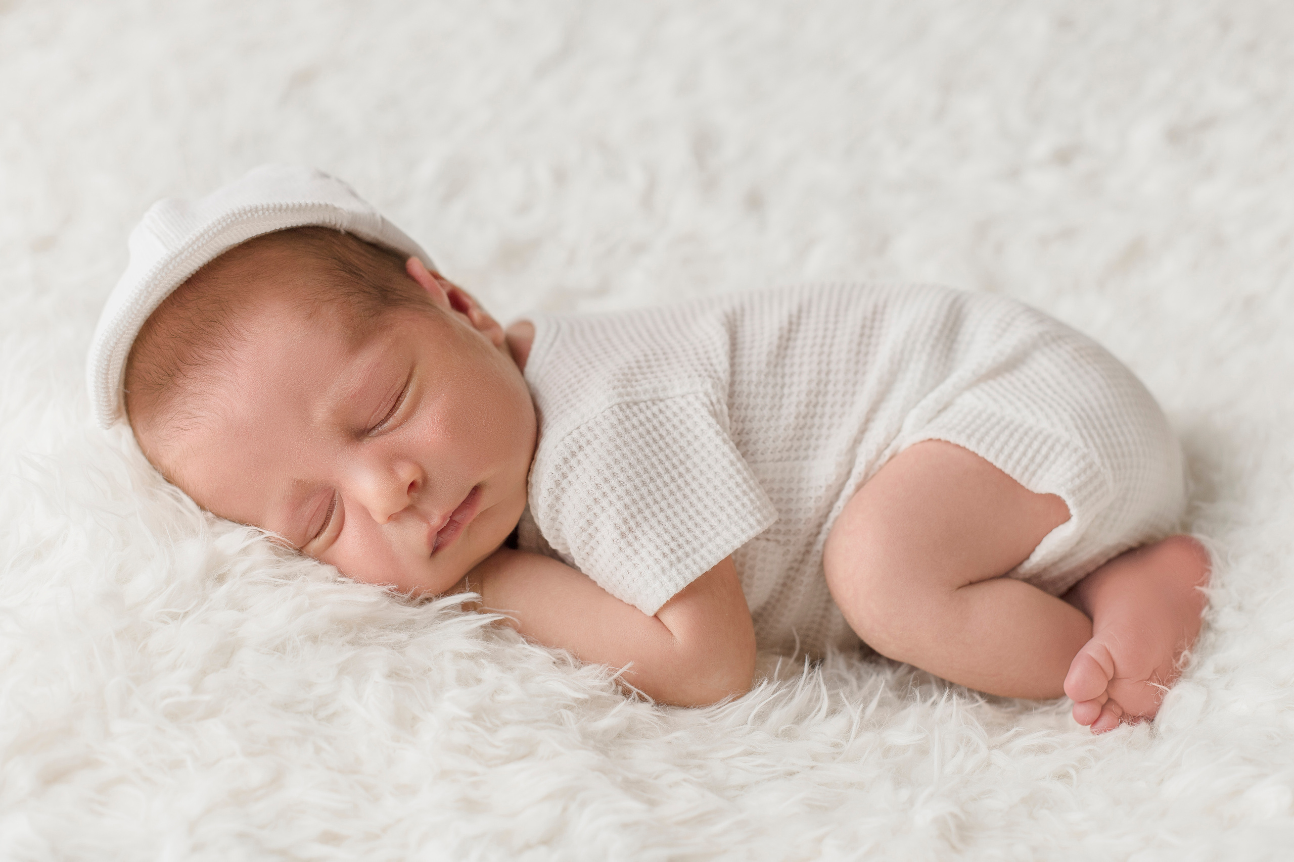 Новорожденные. Фотограф новорожденных Омск —со всем необходимым к вам домой