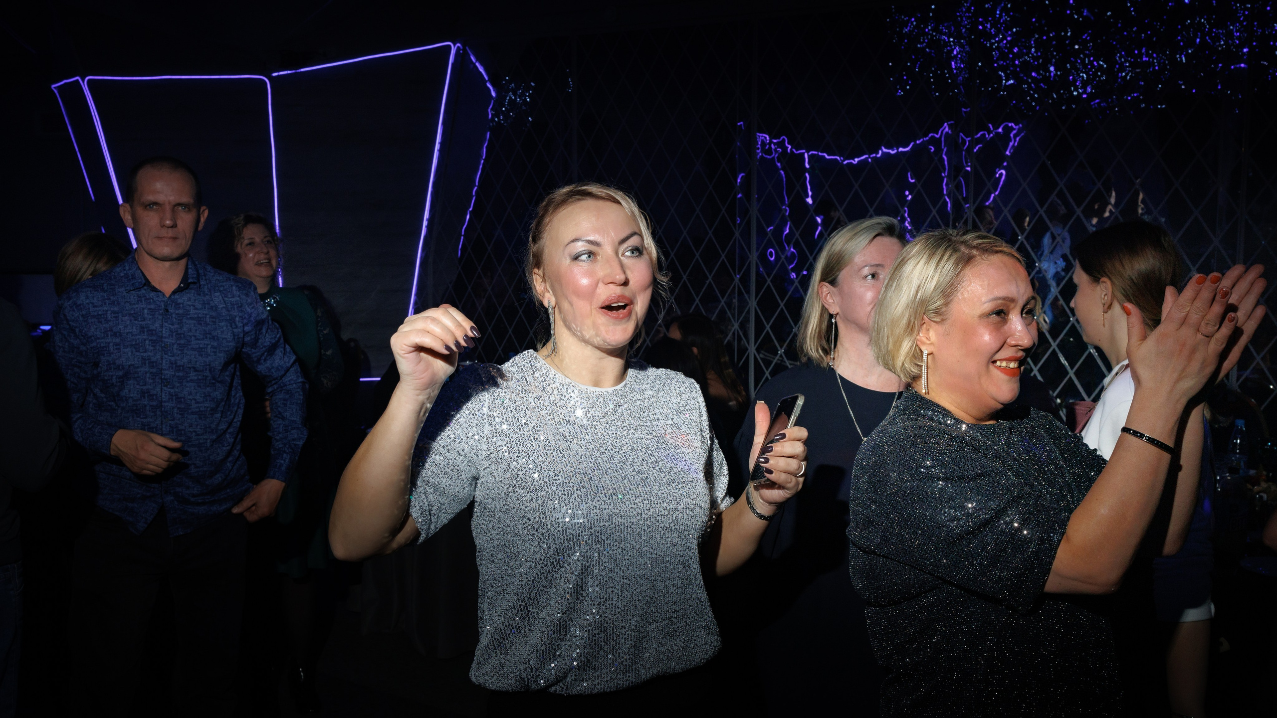 Предновогодняя вечеринка. Свадебный и семейный фотограф в г. Волхов Алексей Кочерыжкин