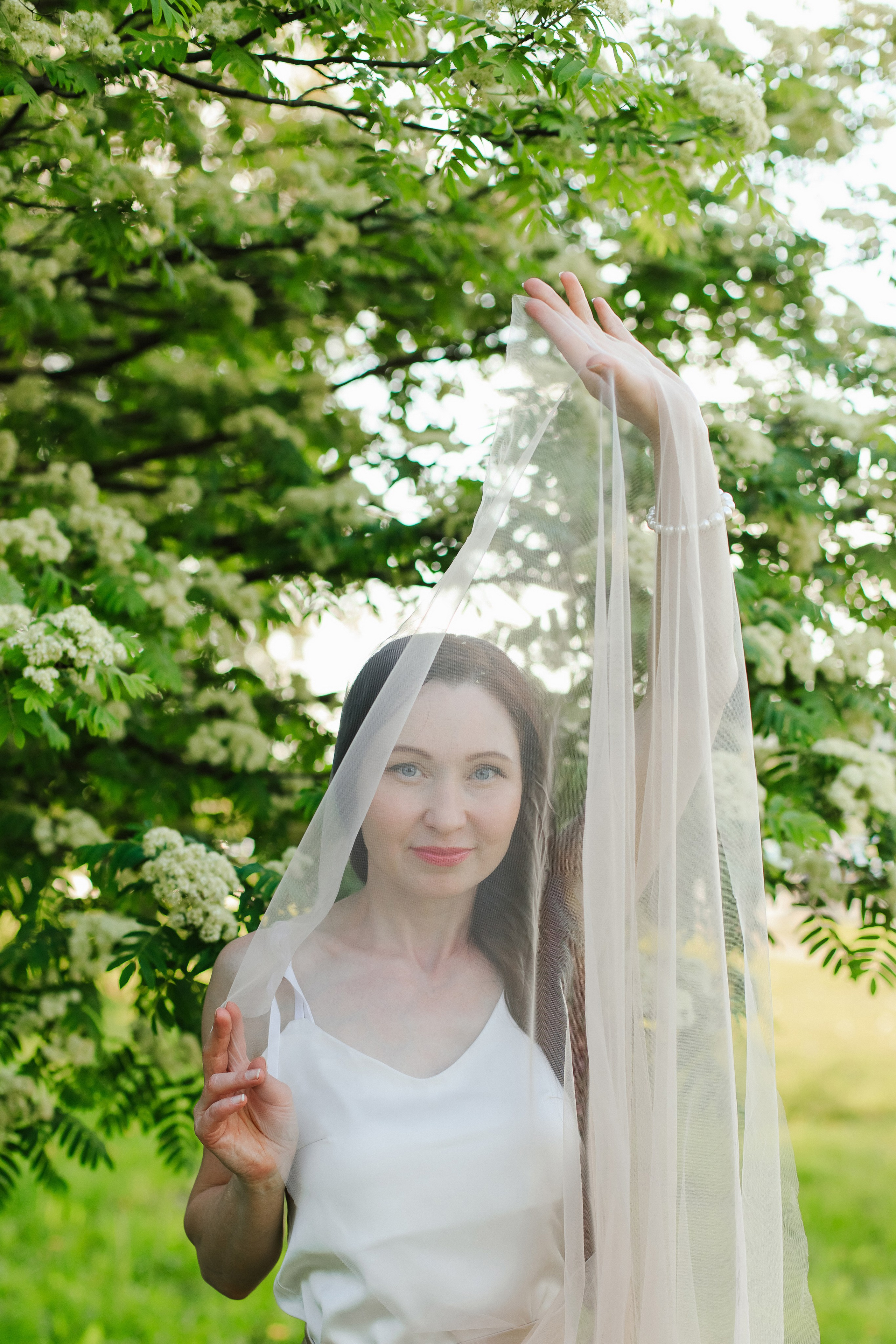 Женская фотосессия в цветении. Контентный фотограф в Перми Натали Кытманова