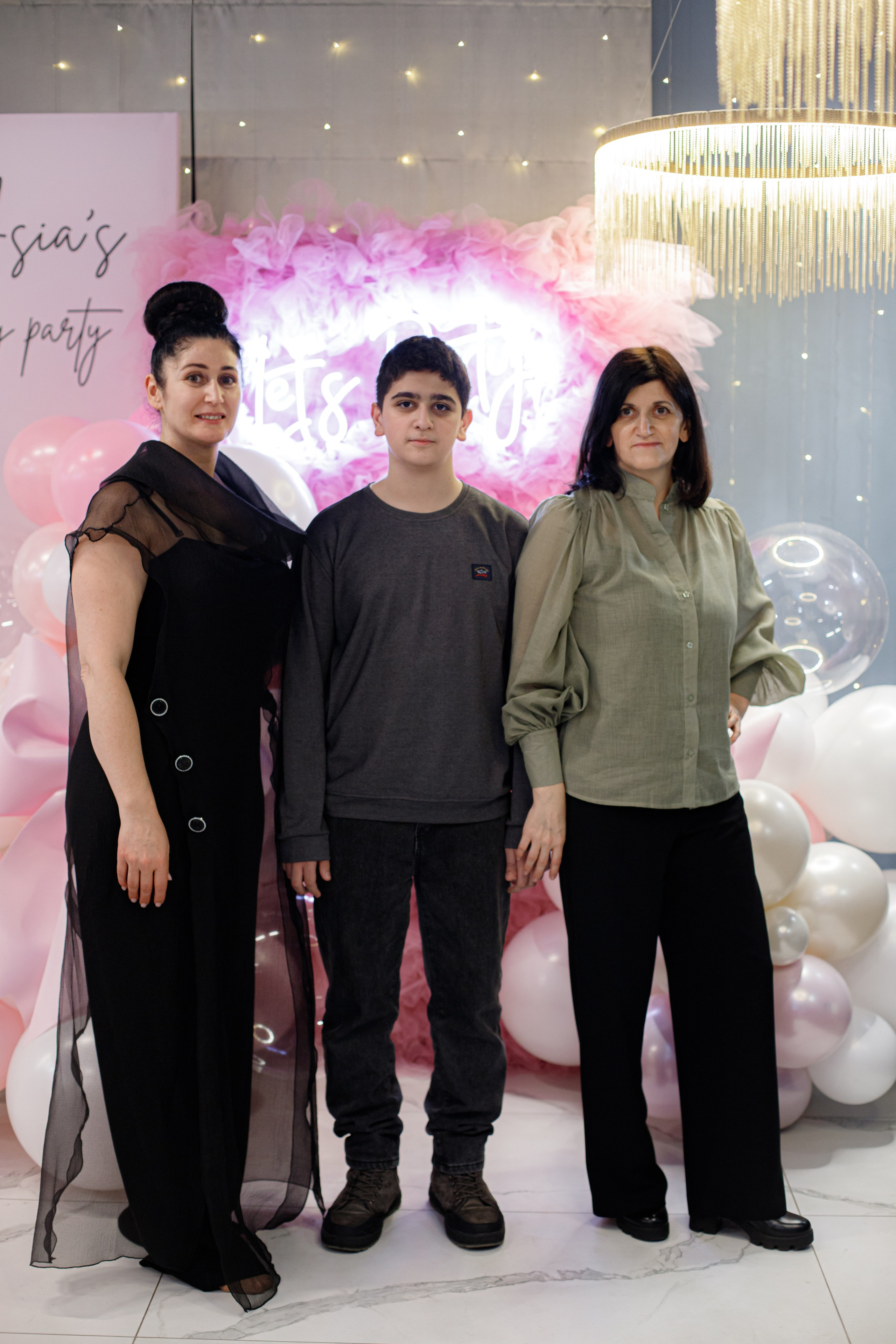 ASIA'S BIRTHDAY PARTY. Photokarish